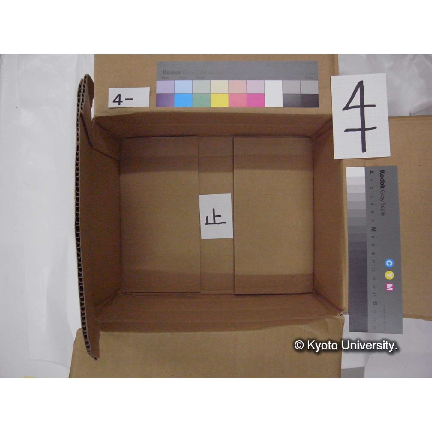 陶磁器(段ボール箱側面にペン「上野先生/川村先生/やきもの/われもの」とあり) (7)