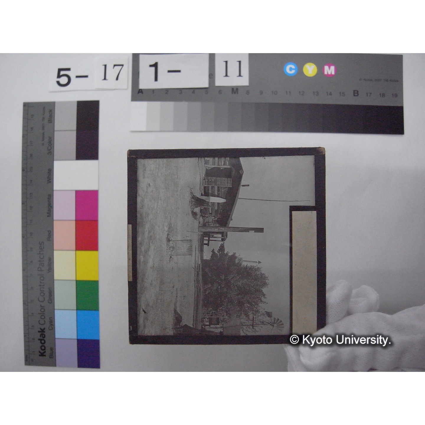 スライド(ガラス種板): S46 Freshwater Biological Station, Douglas Lake, Michigan a totempole, a log-house and an aquarium. (1)