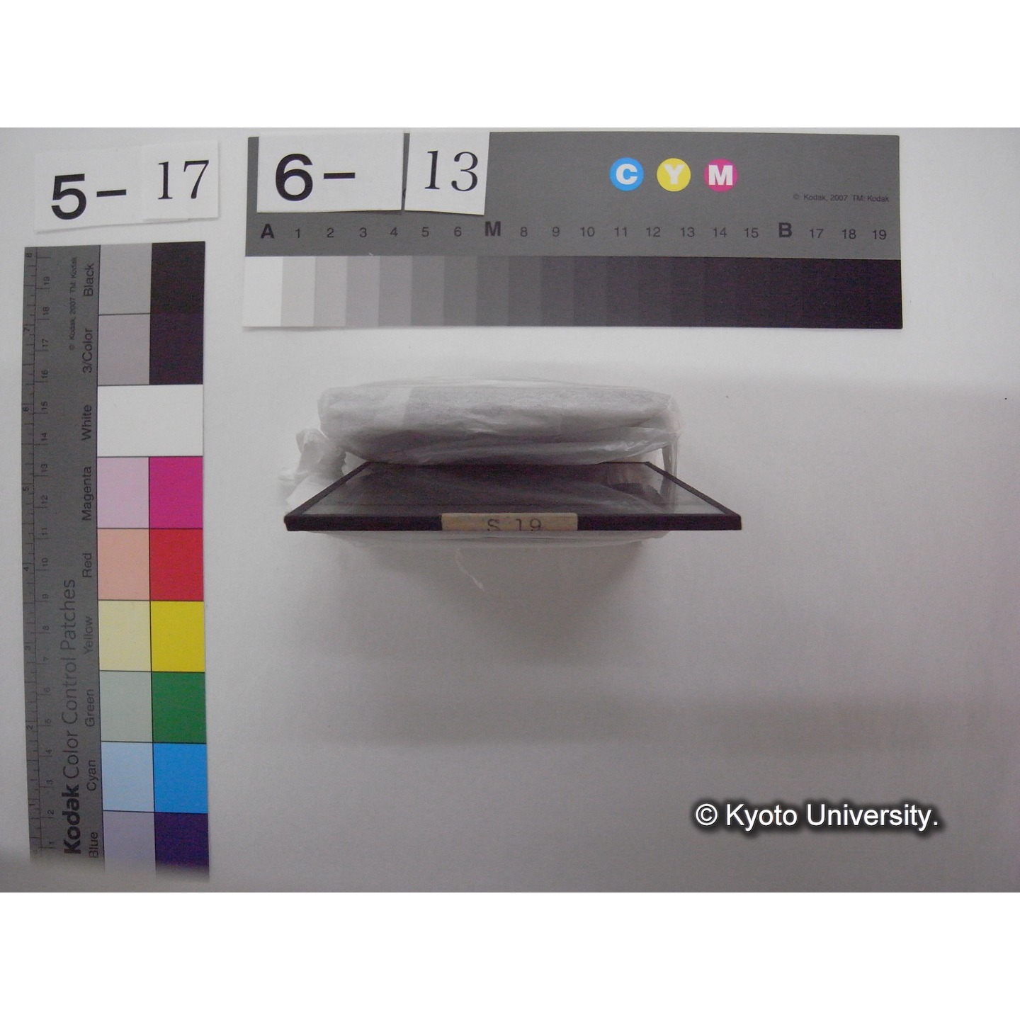 スライド(ガラス種板): S19 Winterliche Seearbeiten in Lunzer see, 1. Lotmachine and Skiern ge schoben (Obersee). (2)