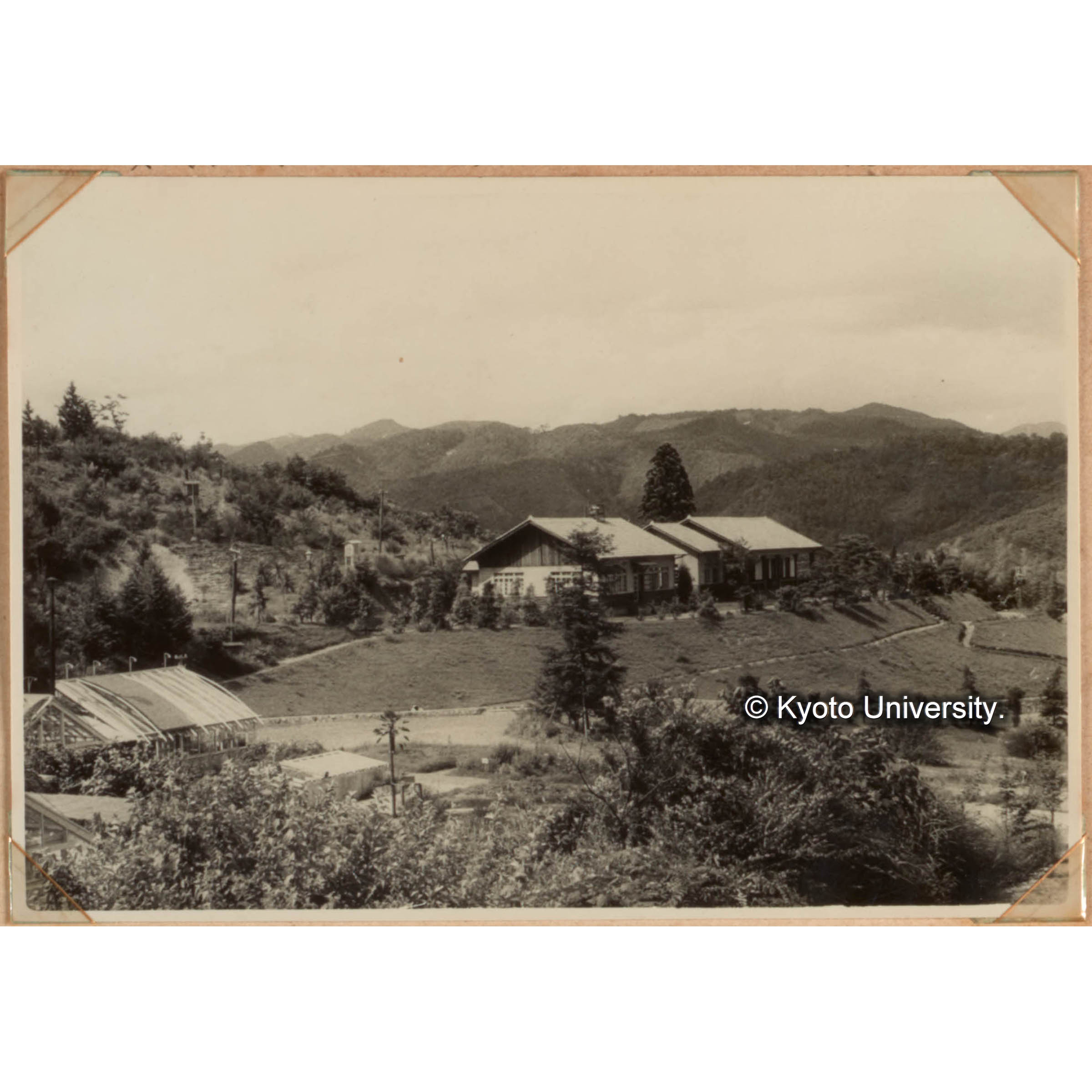 上賀茂試験地　講義室(右端）と実験室(左) (1)