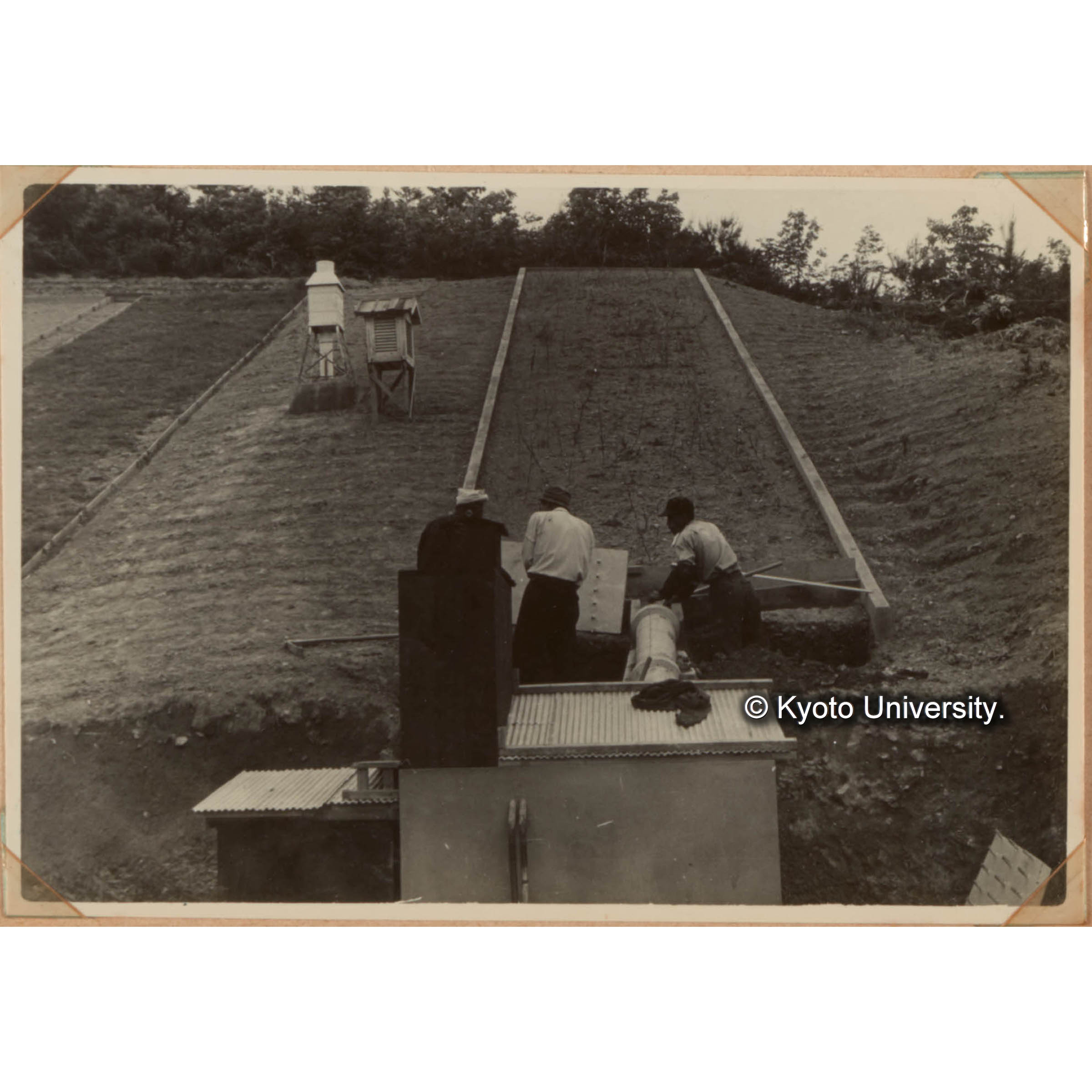 傾斜地における滲透と流出量並に土壤侵蝕に関する硏究の状況 (1)