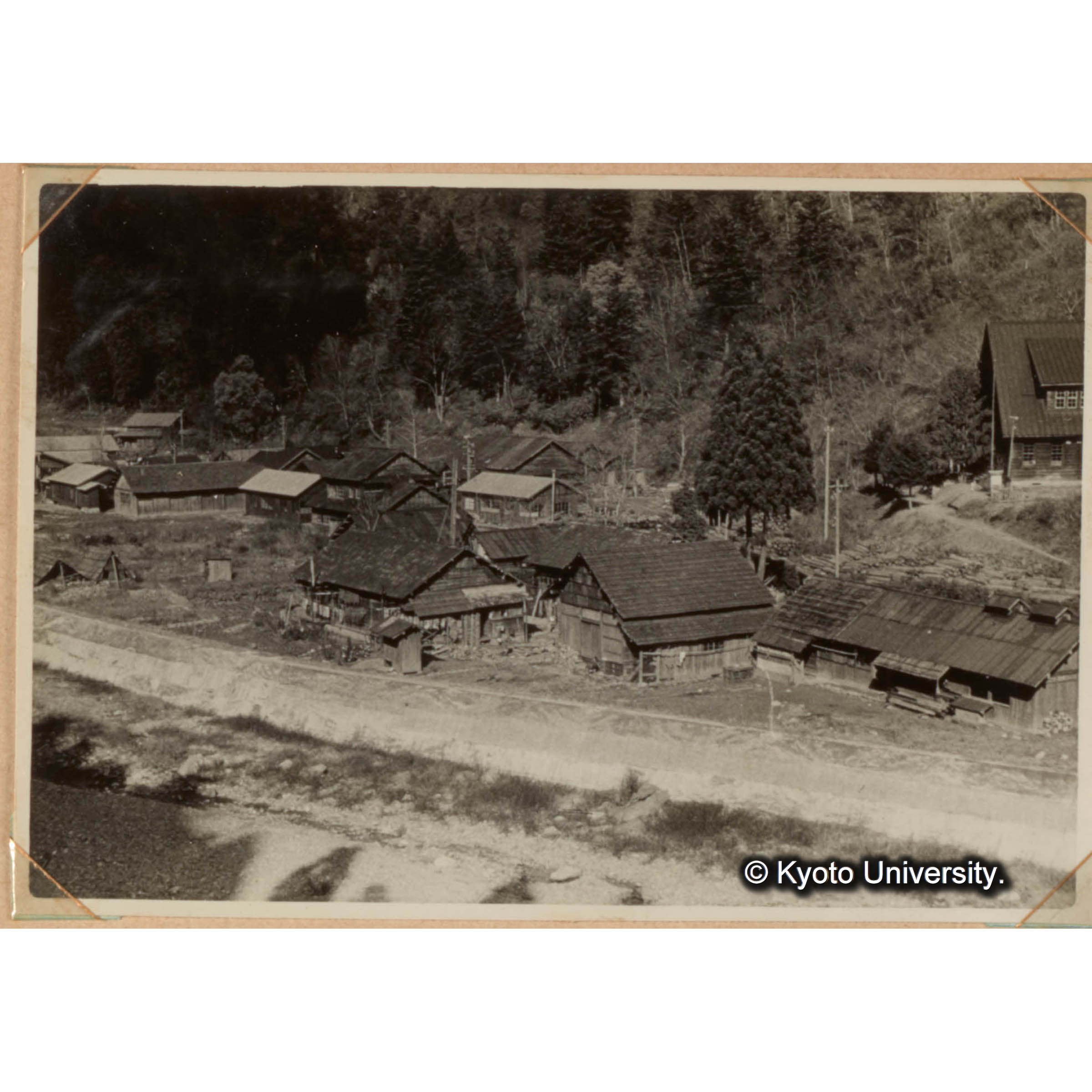 芦生演習林事務所構内の一部 (1)