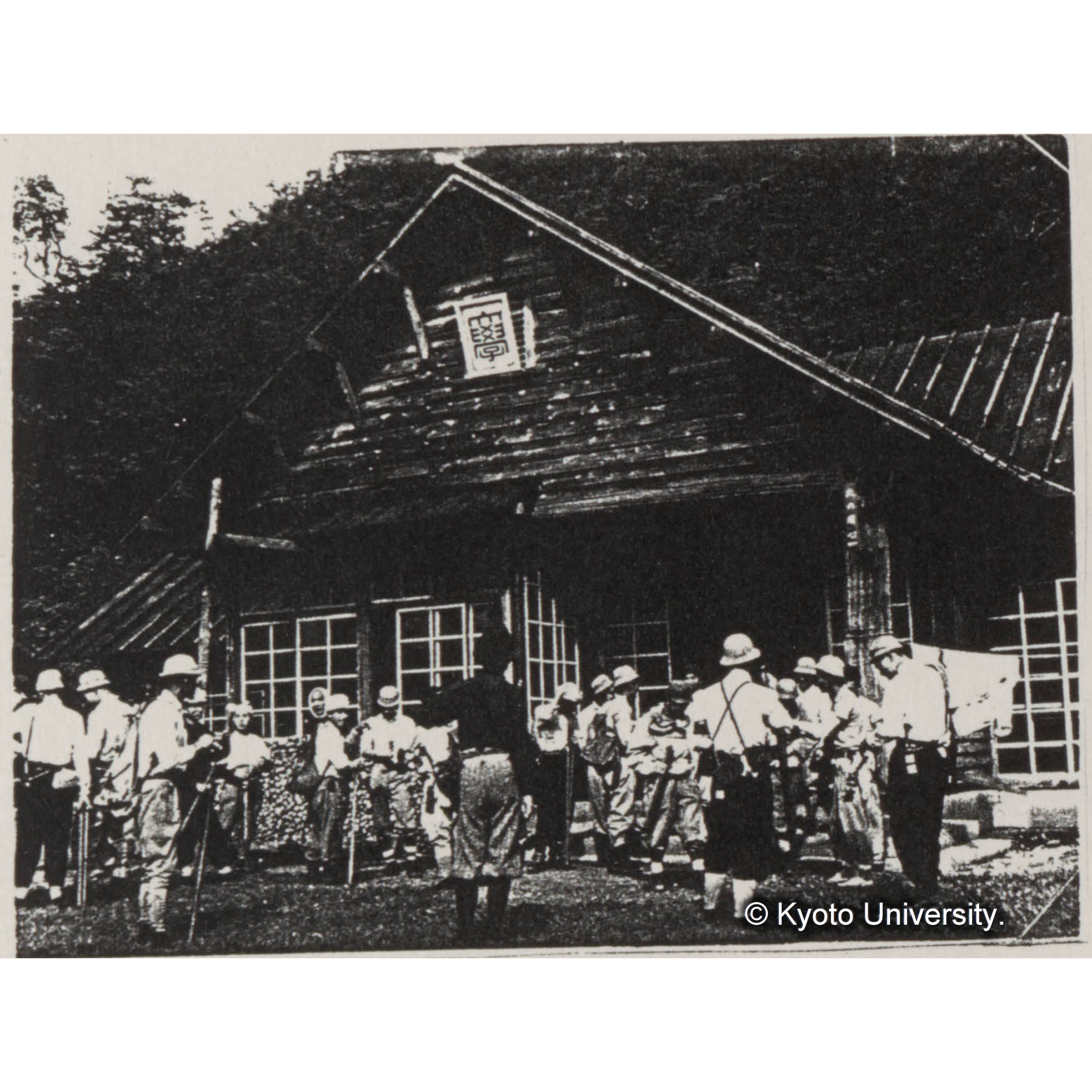 [写真欠損]学生の実習　造林、経理、測樹、運材などの実習にたえず利用される　森林経理学実習（長治谷作業所）　 (1)