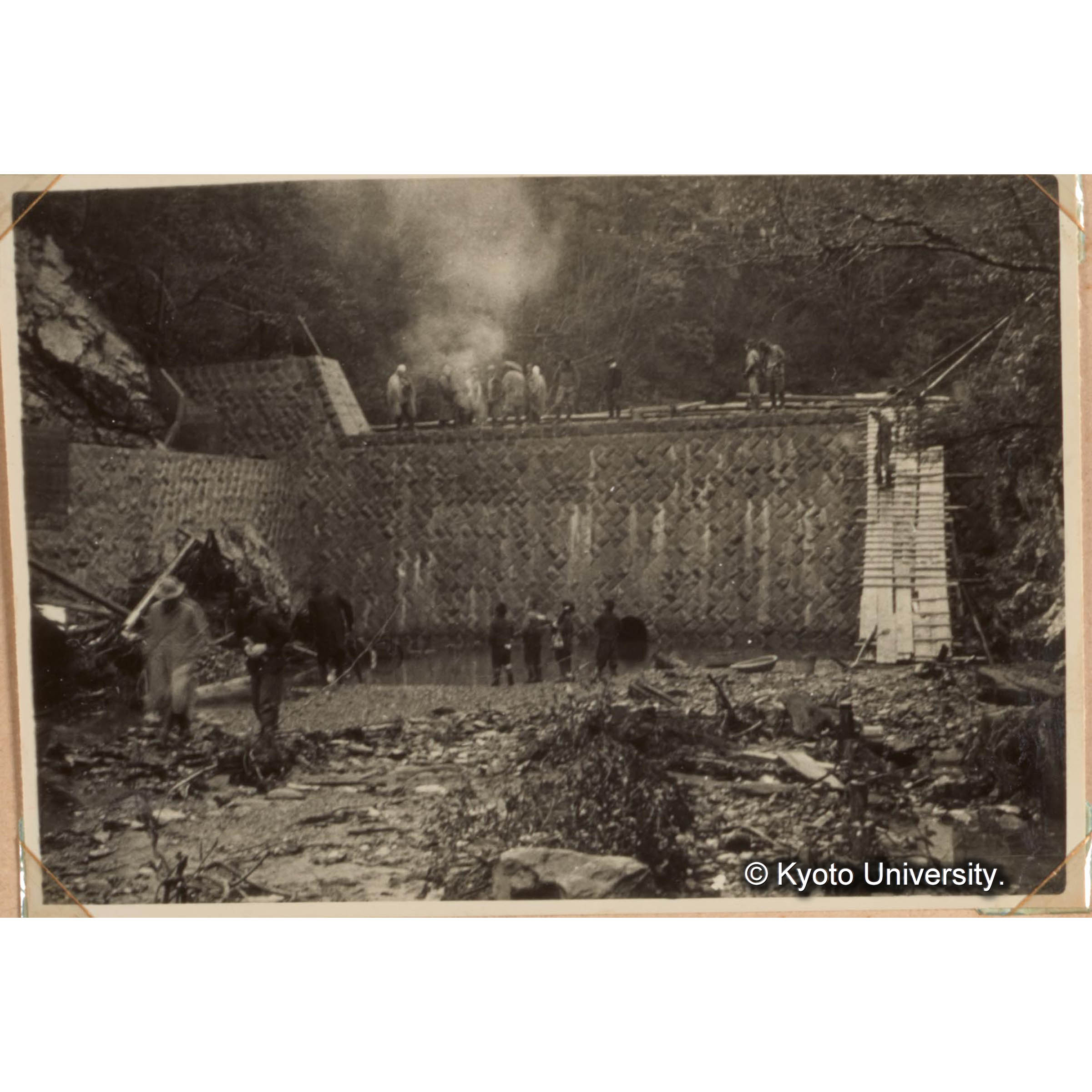 内杉谷の堰堤完成直後（昭和25年初冬） (1)