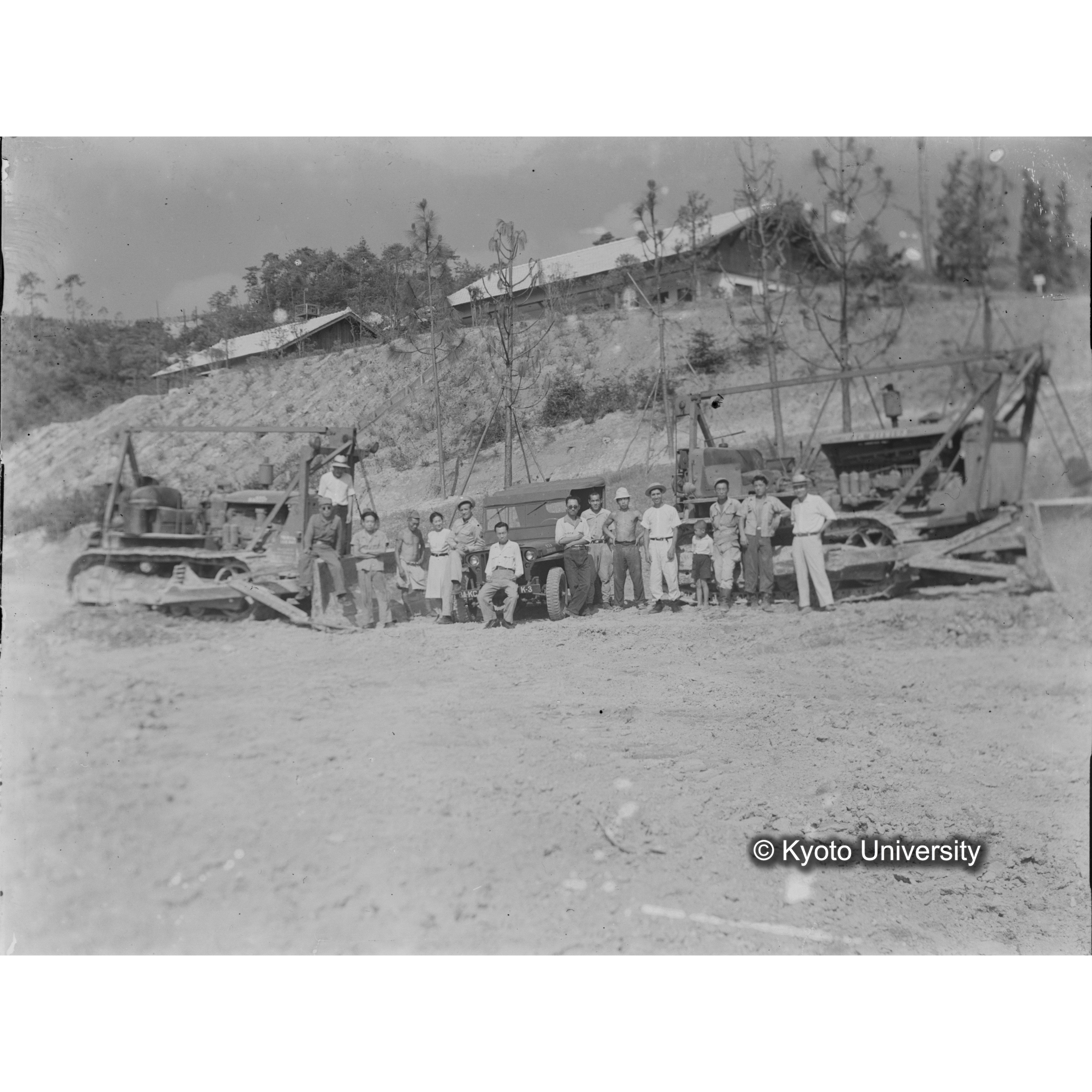 〔建設に協力する米軍〕 (1)