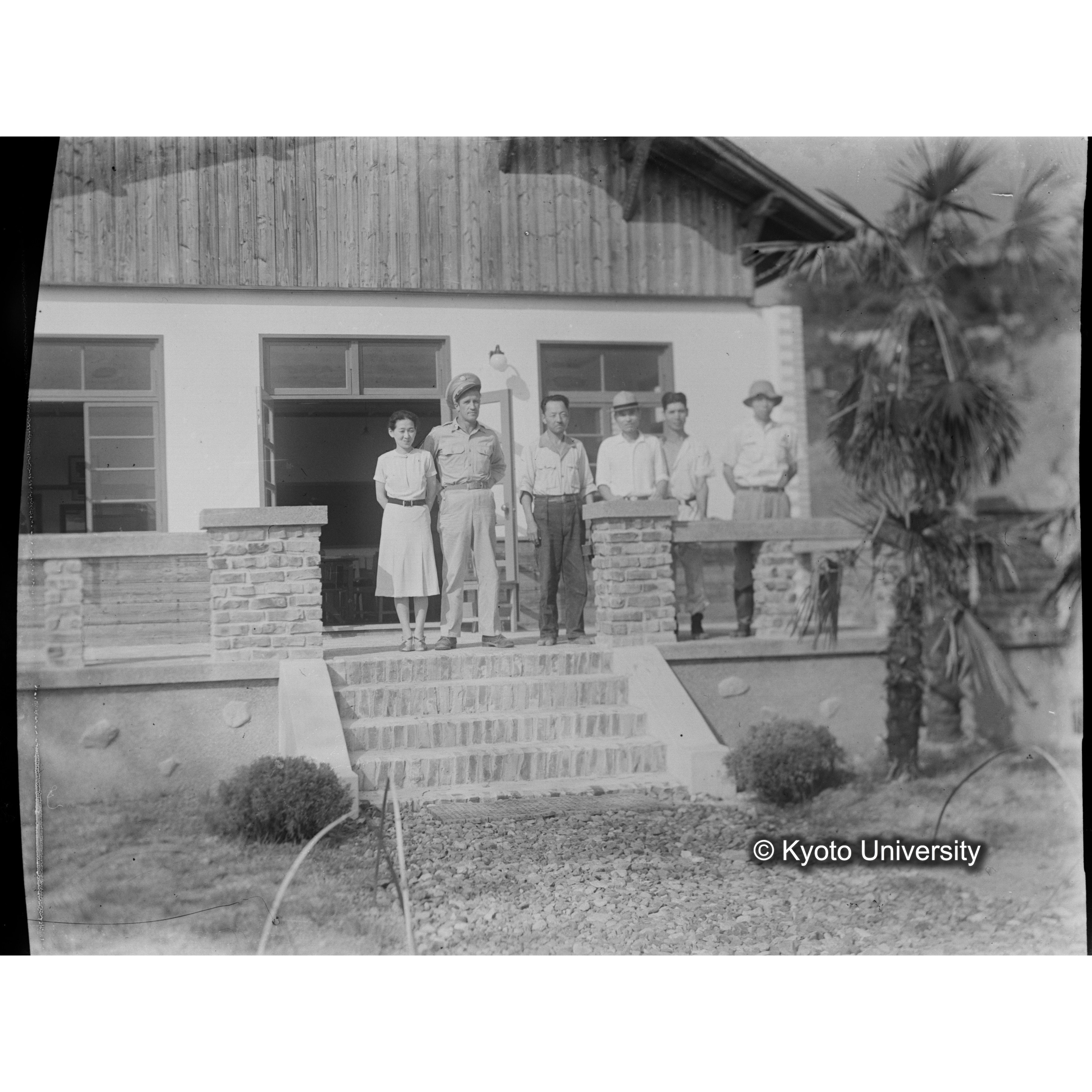 〔建設に協力する米軍〕 (1)