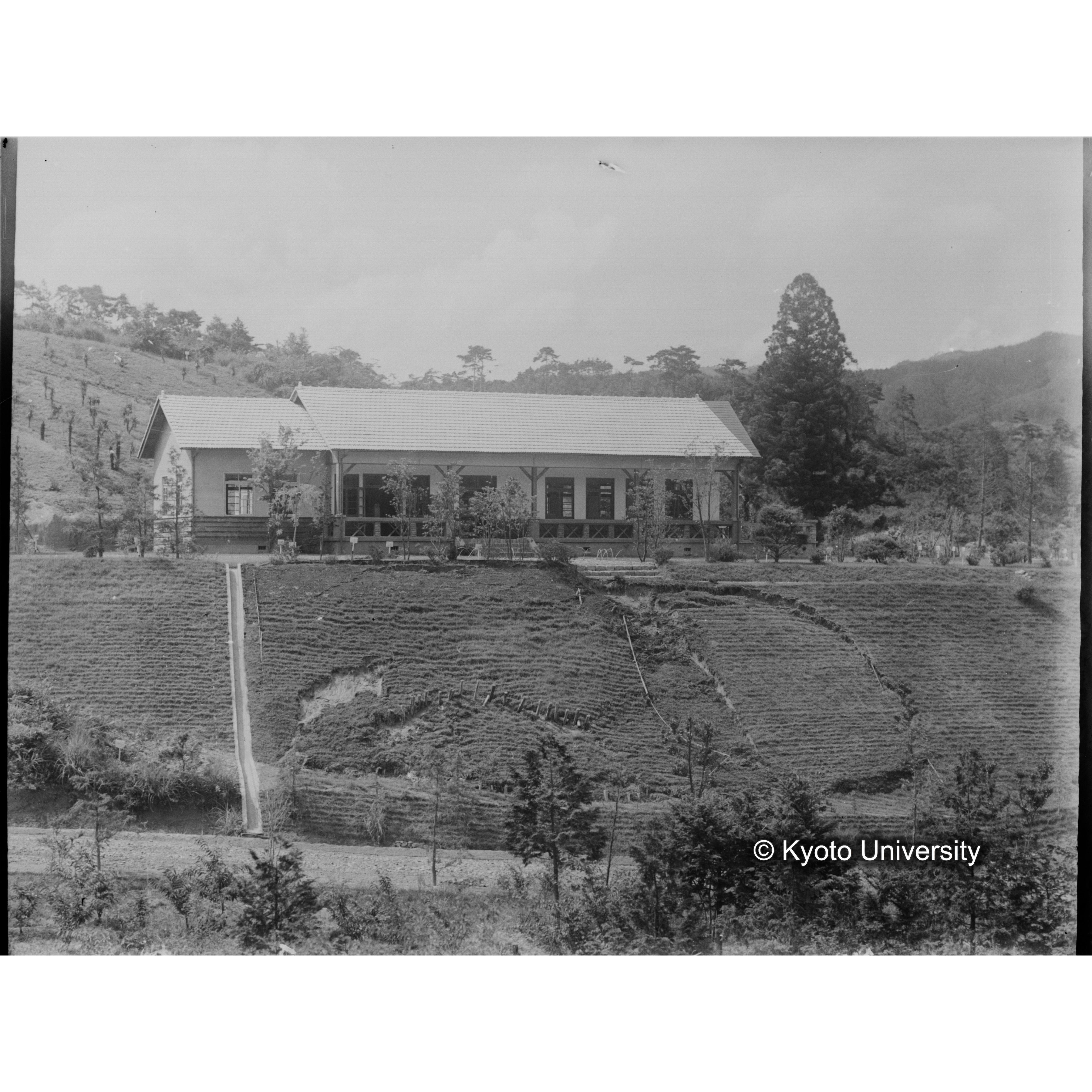 〔水害当時の研究室付近〕 (1)