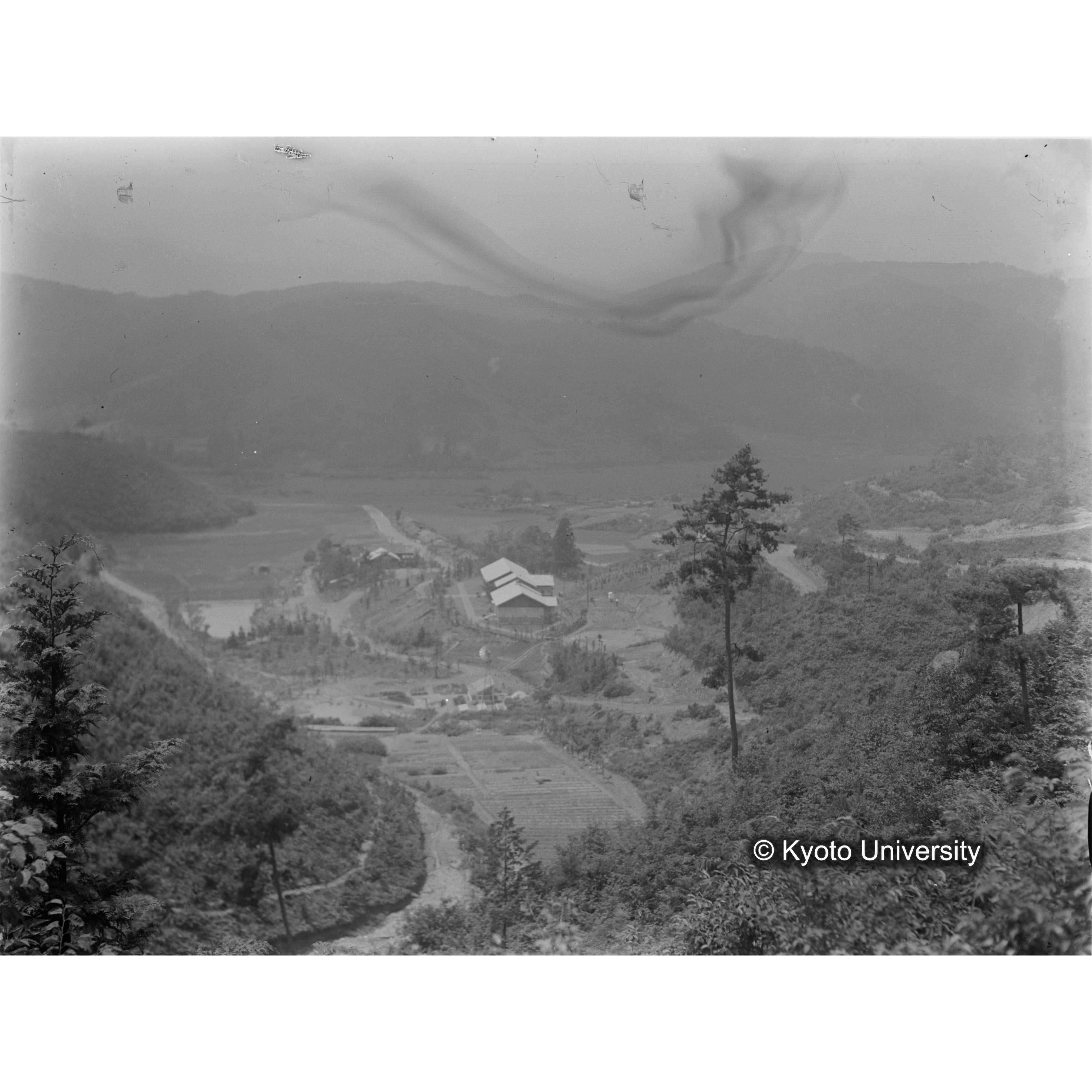 〔西稜線あたりから研究室付近を望む〕 (1)