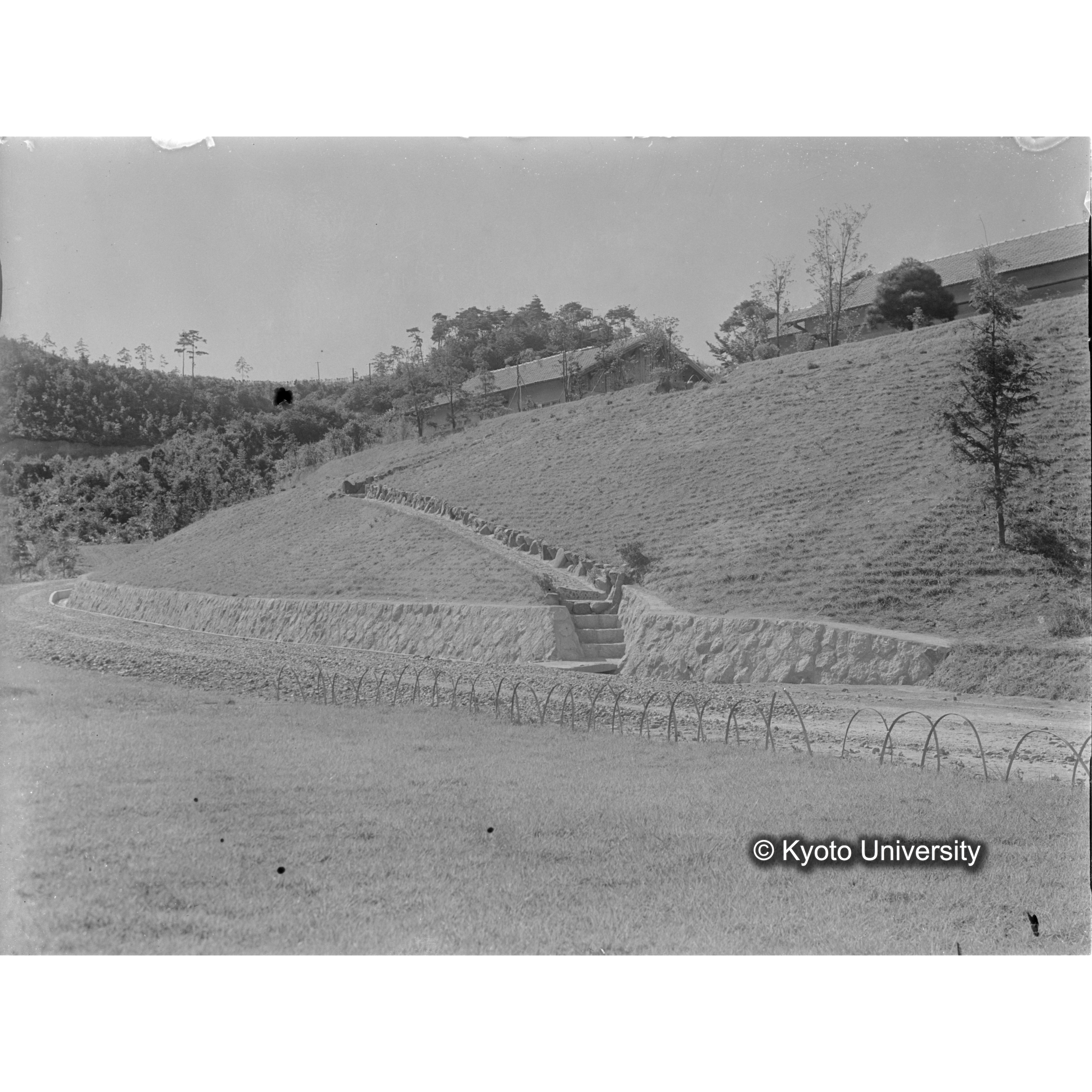 〔水害復旧作業完了後の研究室付近〕 (1)