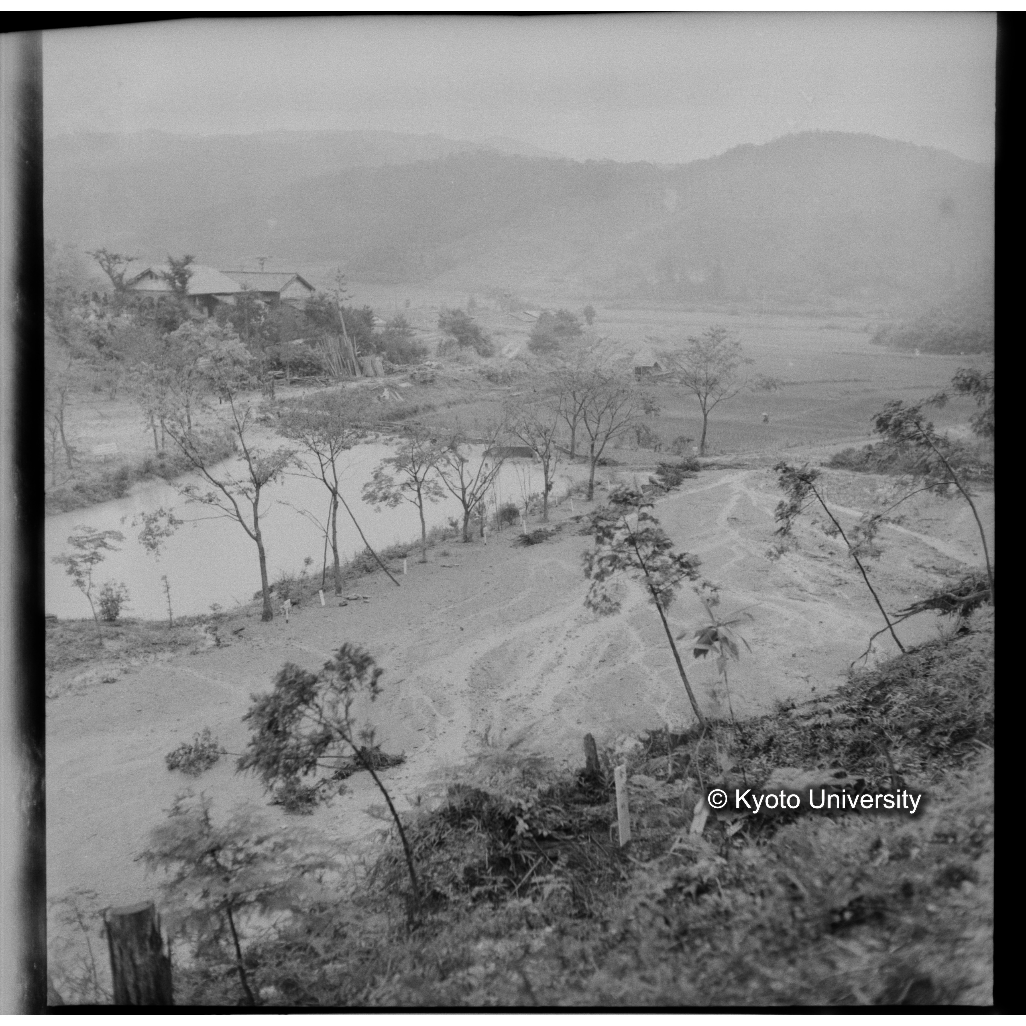 〔豪雨被害状況写真〕 (1)