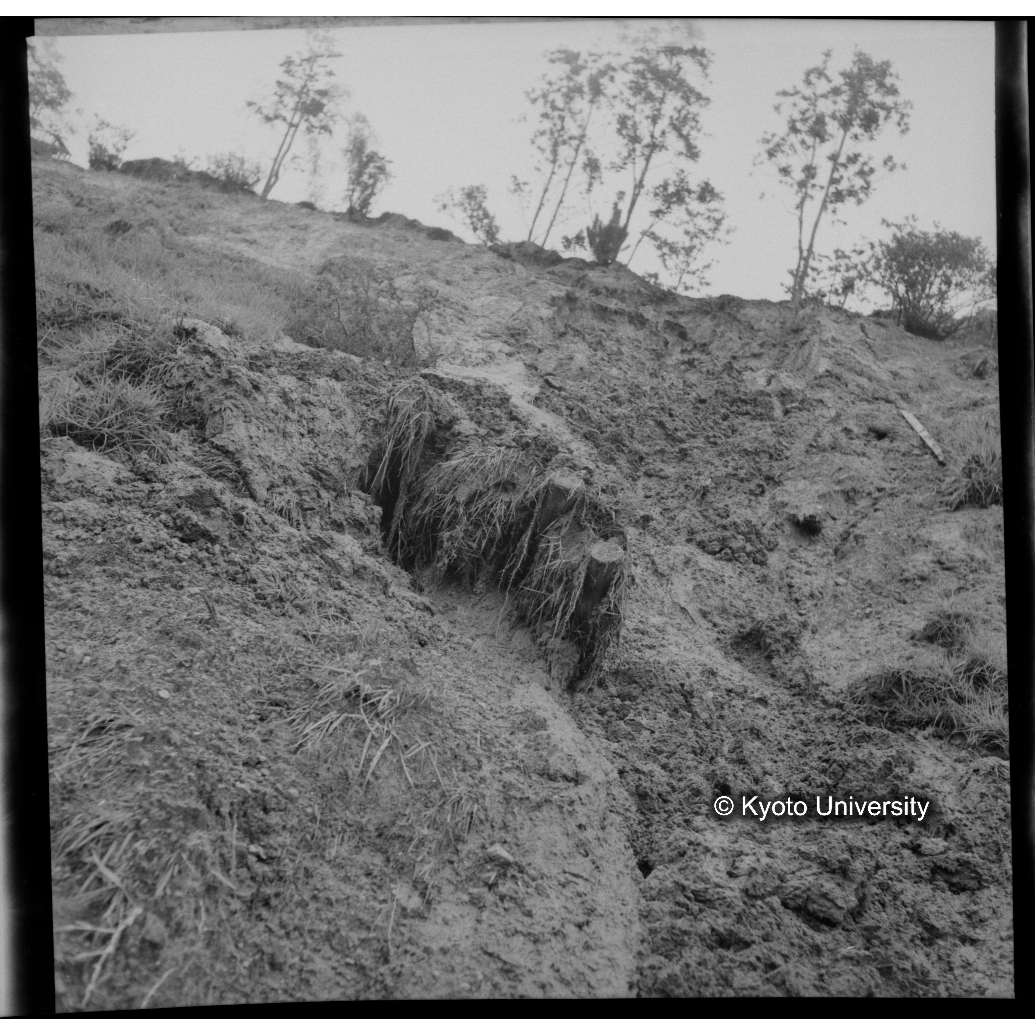 〔豪雨被害状況写真〕 (1)