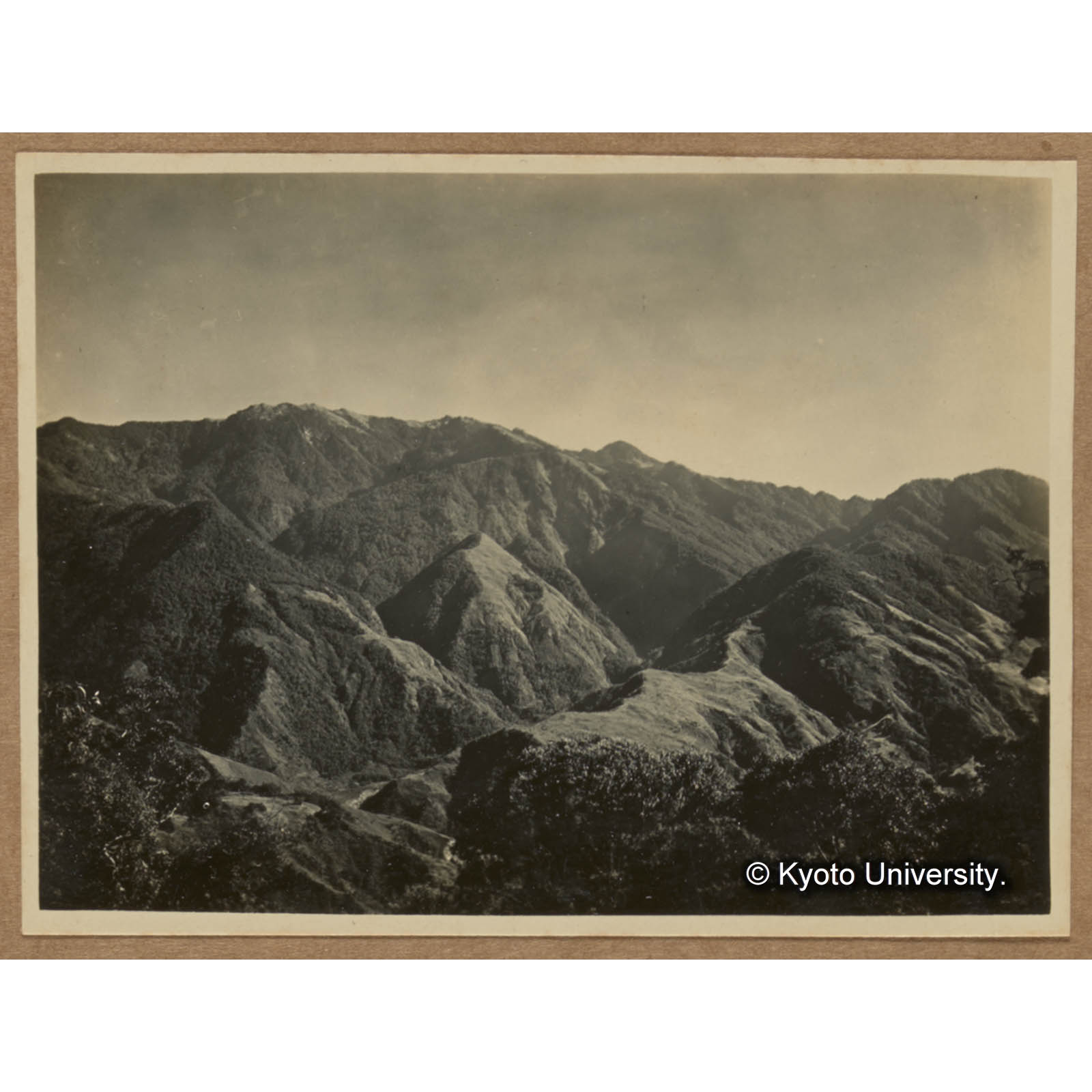 朝日山北肩より見たる卑南主山 (1)