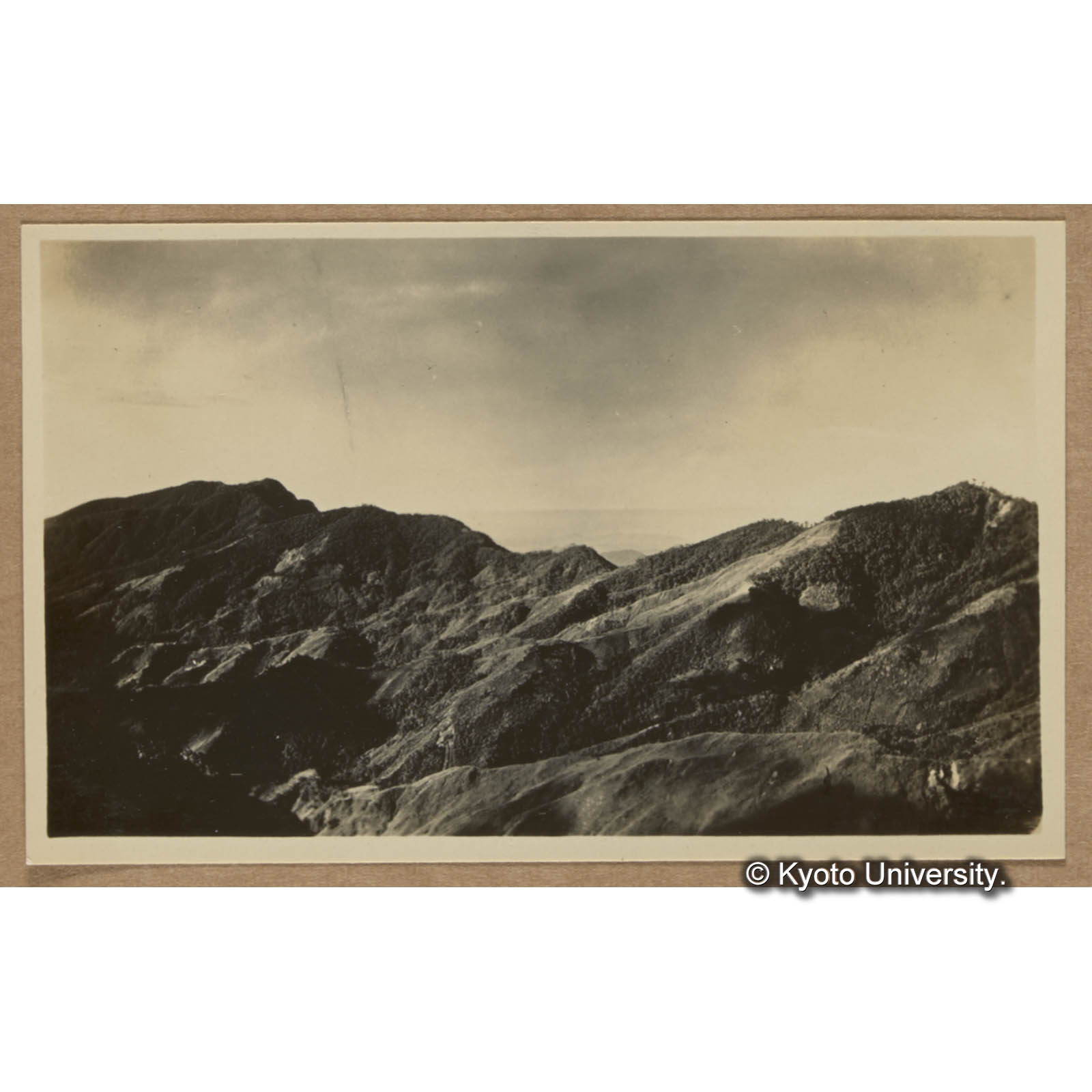 渓南山駐在所より鳳崗山を望む (1)