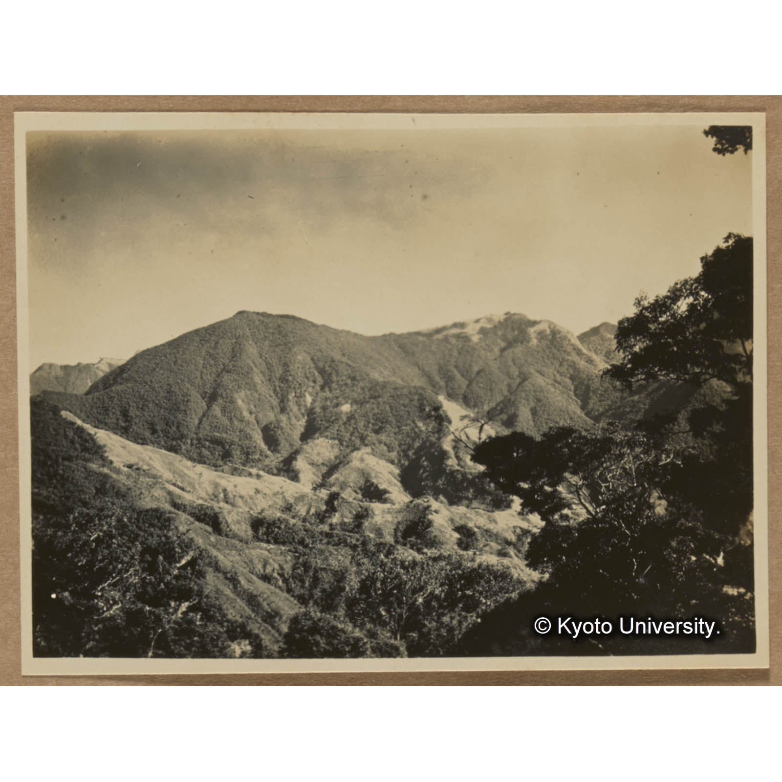 朝日山北肩より見たる渓南山および石山 (1)