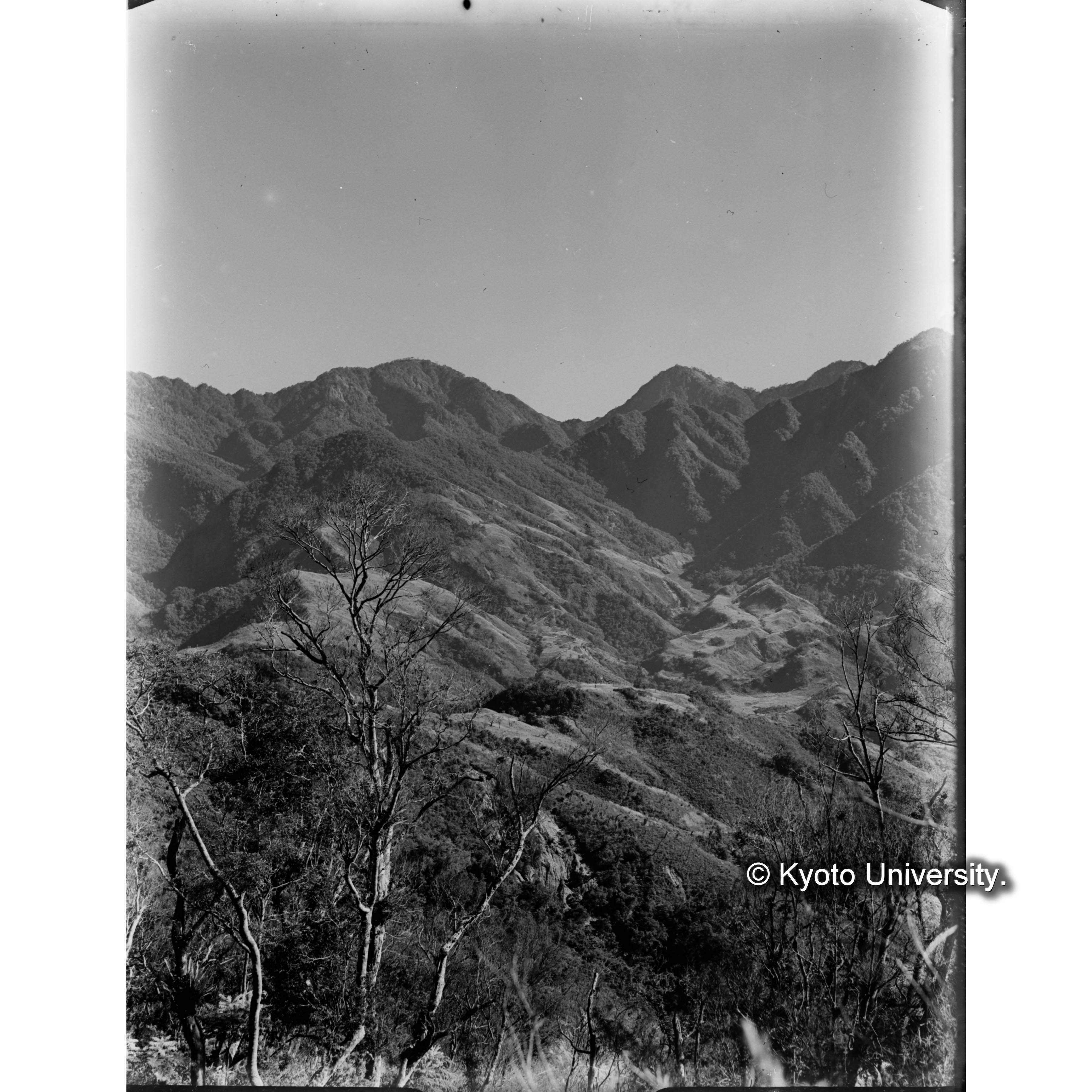 見附駐在所北方からみる卑南主山と鶏南山 (1)