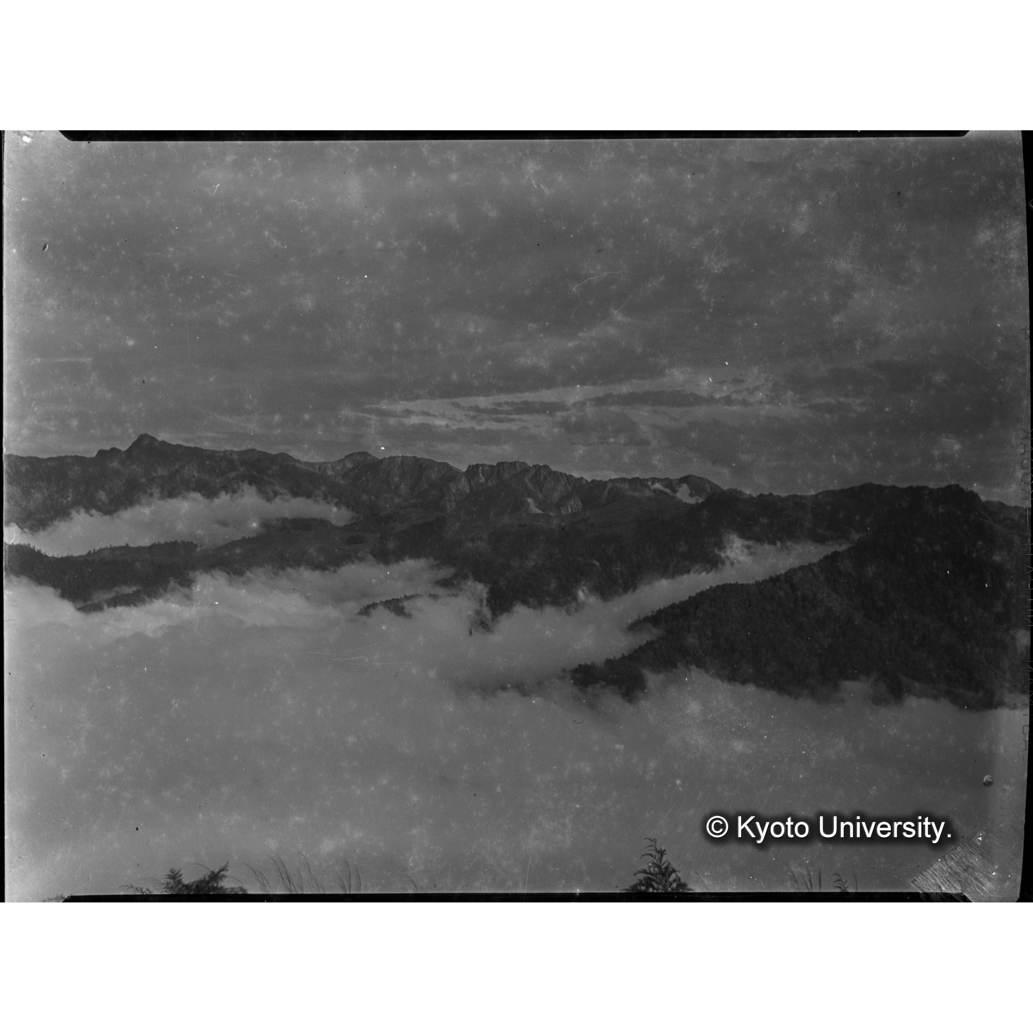 阿里山祝山より新高山を望む (1)