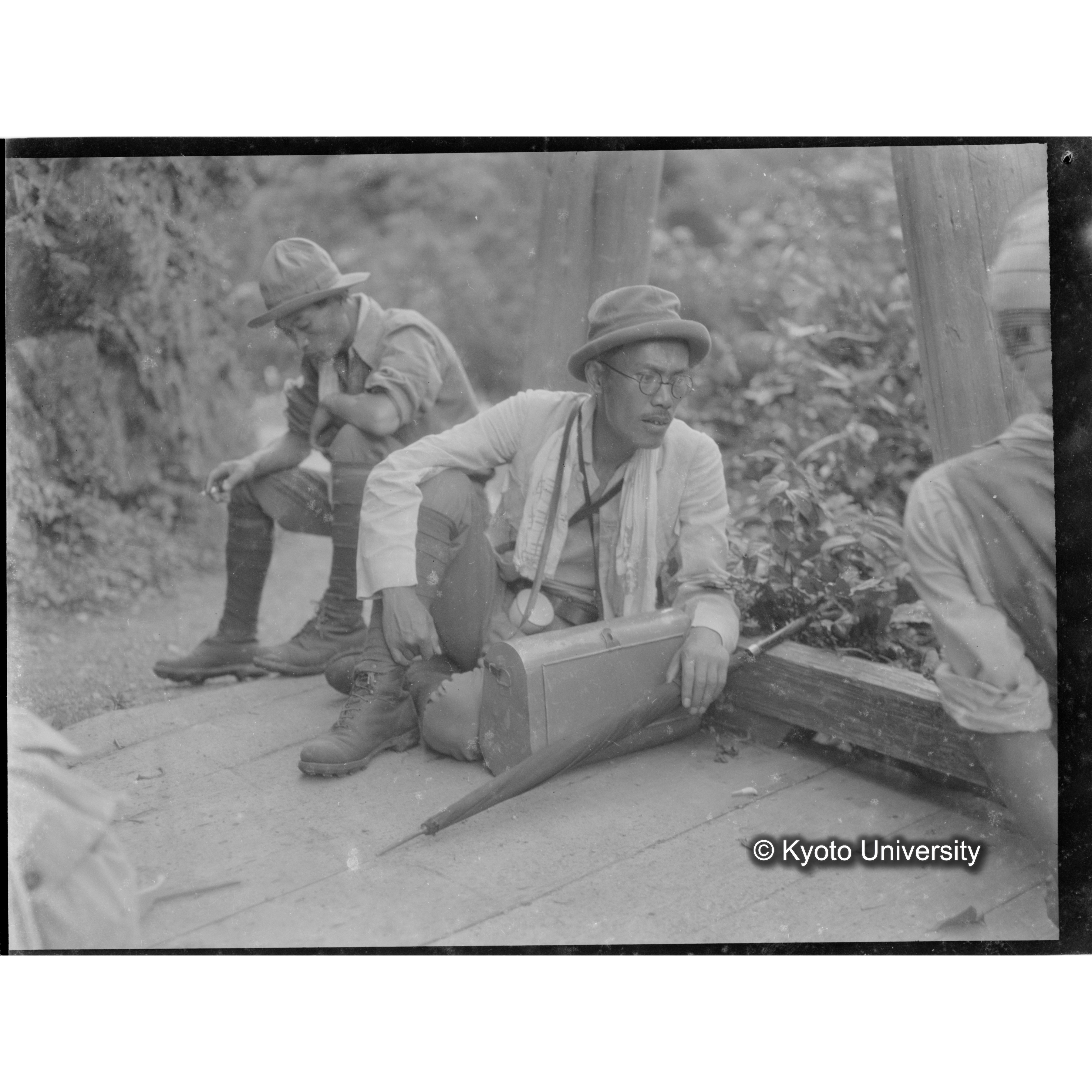 出會記念.（沼田先生, 岡本）. (1)