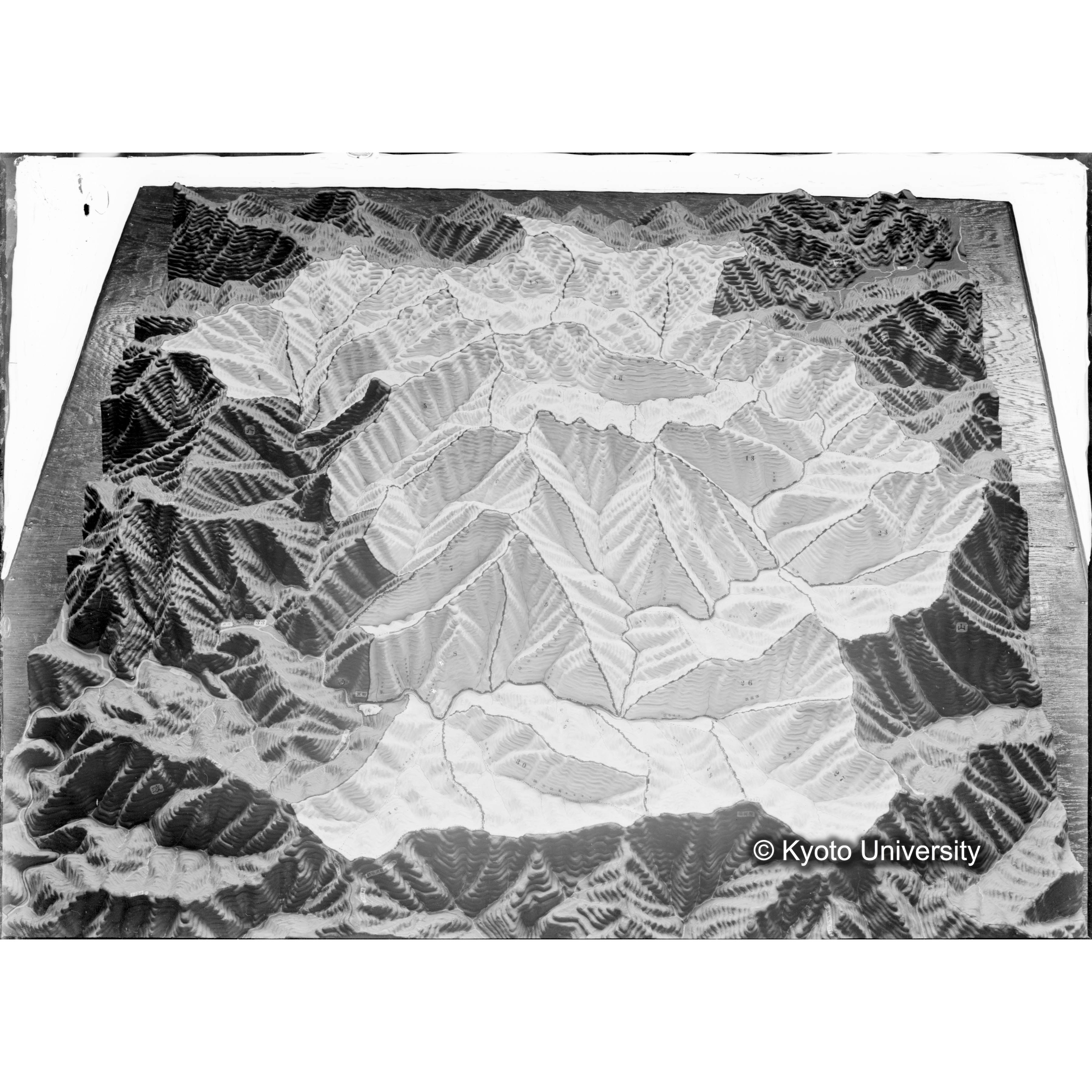 芦生演習林模型（白色部分ガ演習林ナリ） (6)