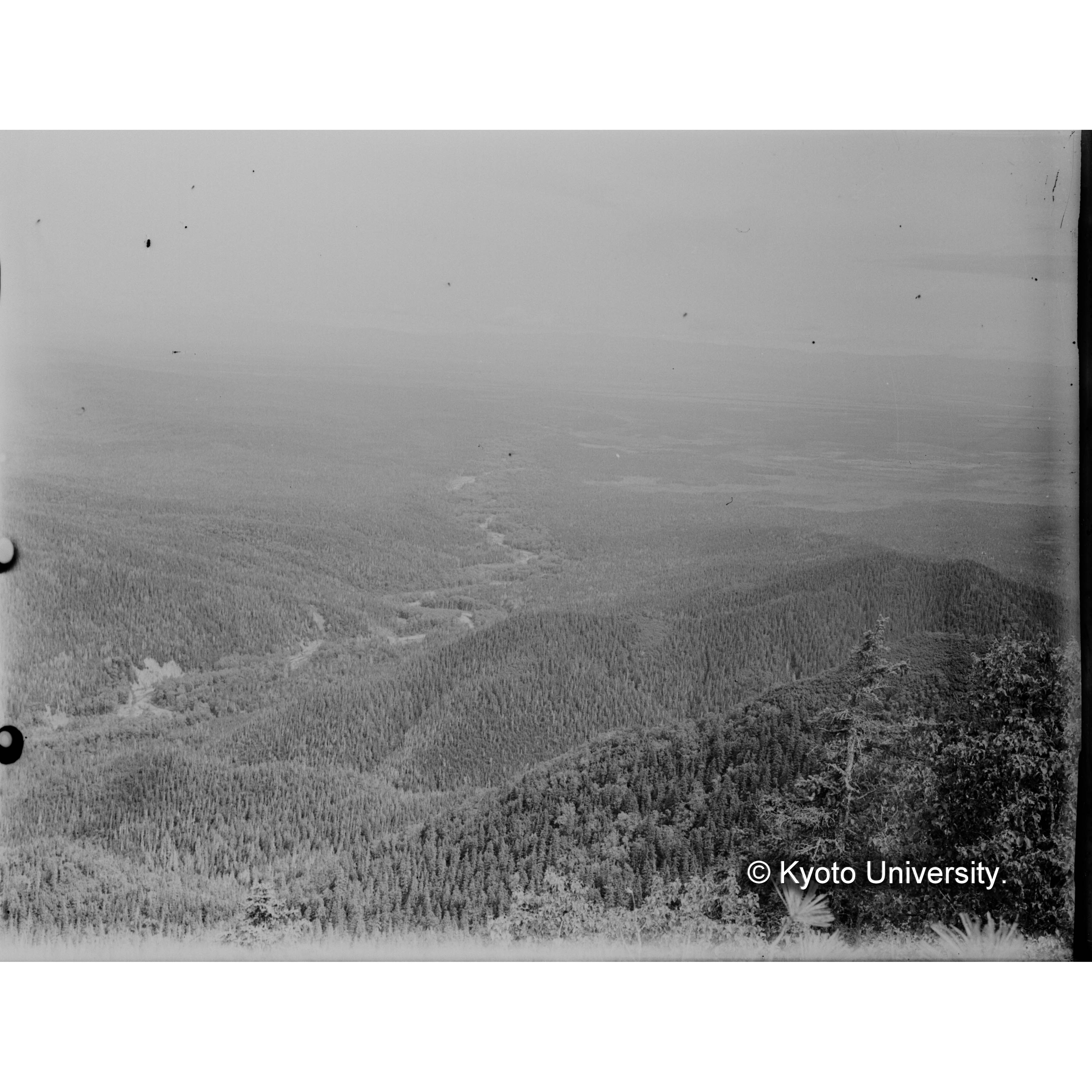 千輪山頂附近ノ峰通より演習林、亜屯川左岸、右岸を望む（３枚連続写真右） (1)