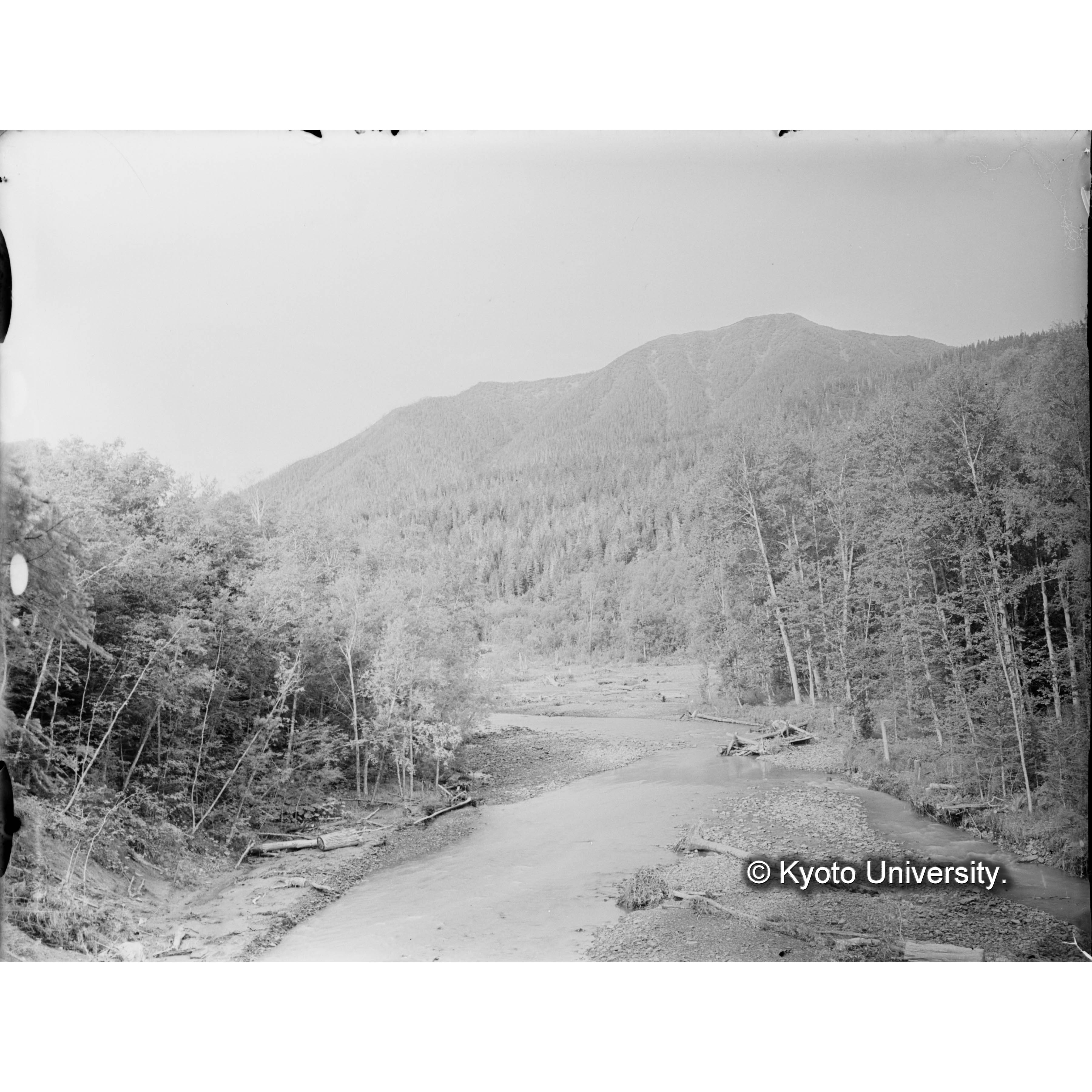 亜屯川、四号堤より亜屯山を望む (1)