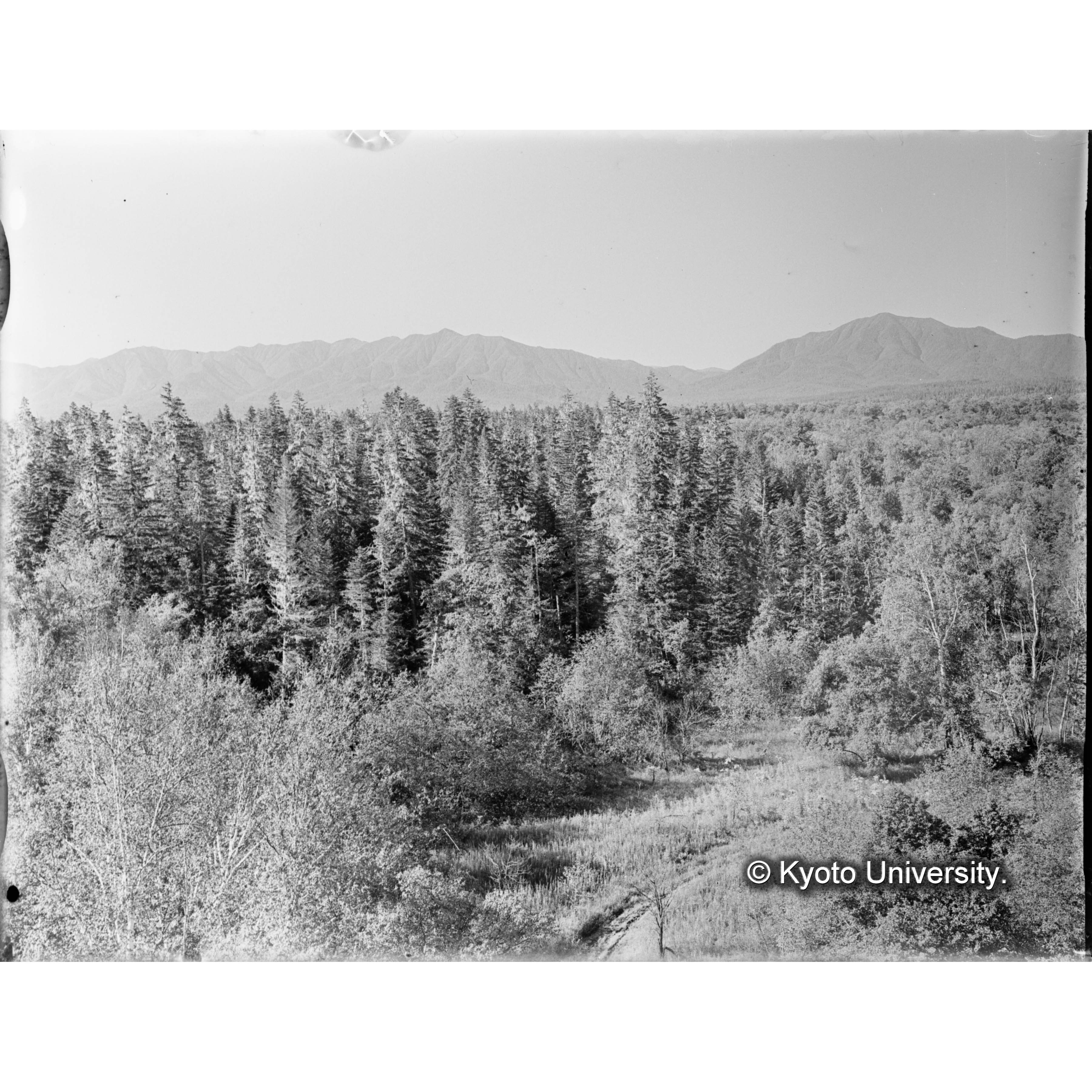 望樓上より千輪山と亜屯山を望む (1)