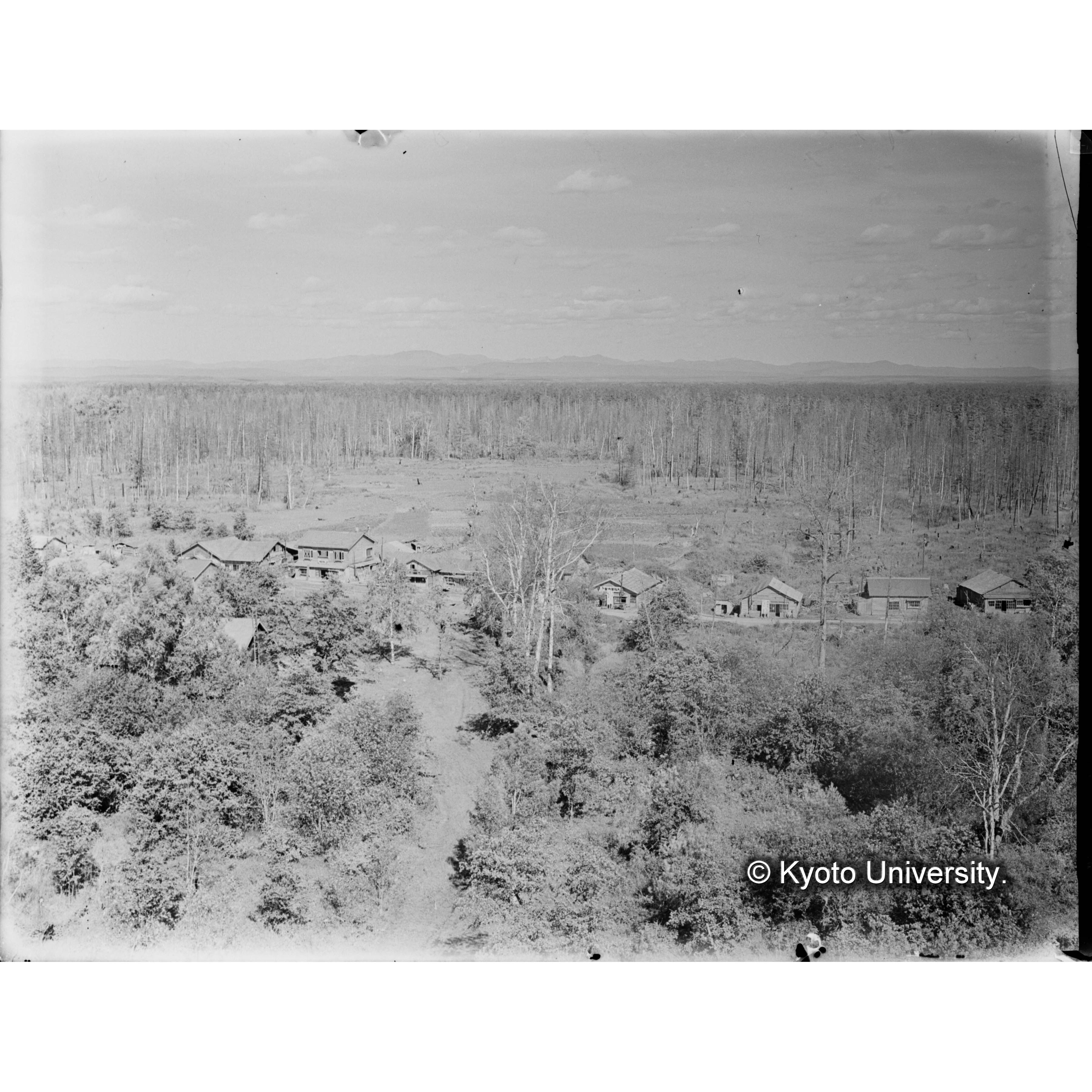 亜屯望楼上より亜屯部落、演習林作業所を望む (1)