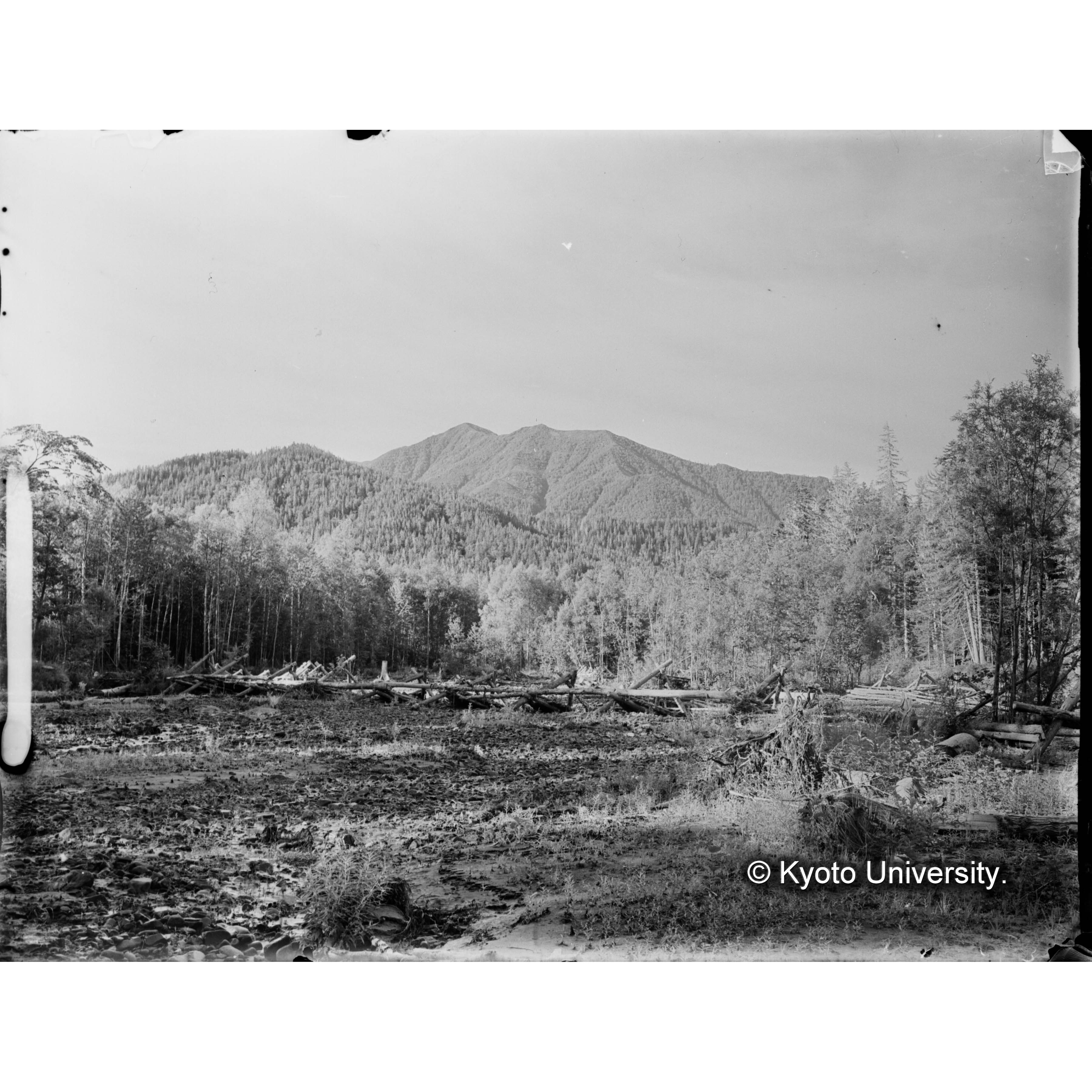 亜屯川、四号堤より千輪山を望む (1)