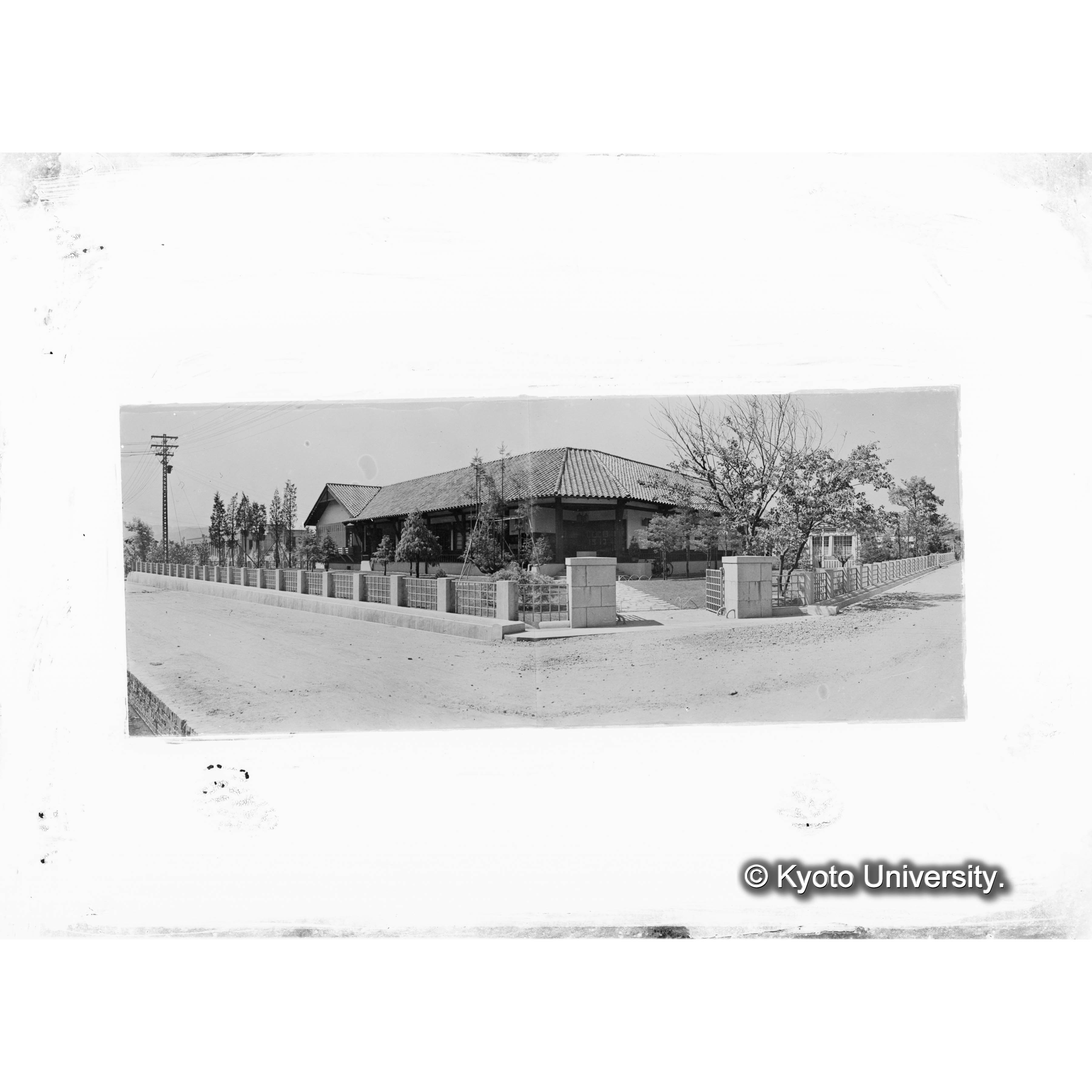 〔演習林事務所棟の写真の接写２〕 (1)