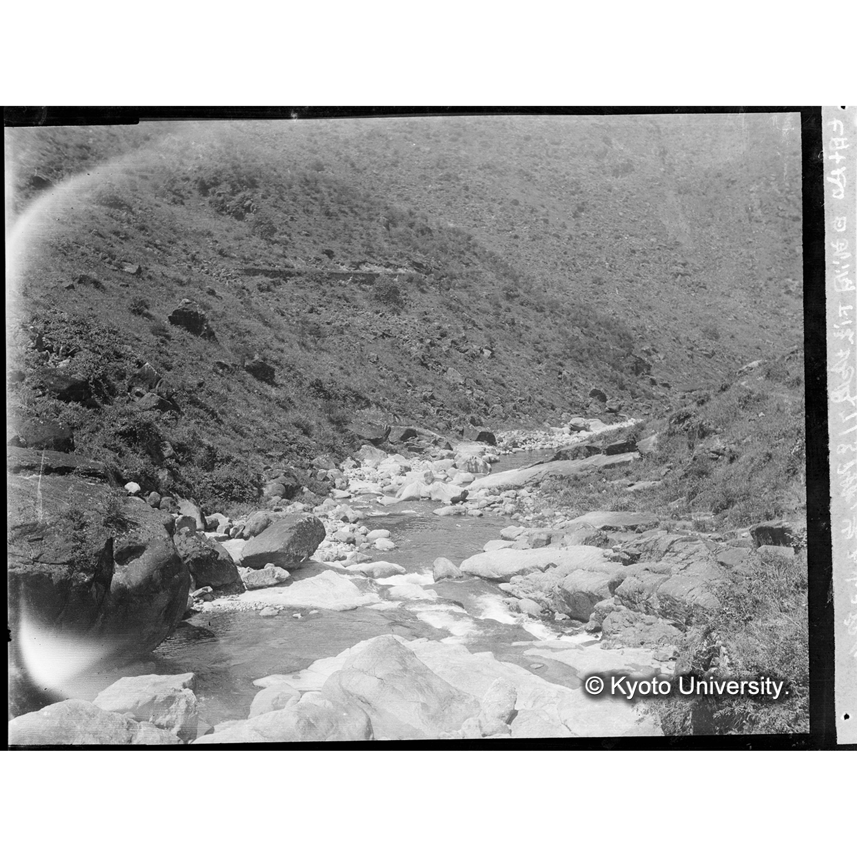 白武洞下流境界?71号付近岩石山を望む (1)