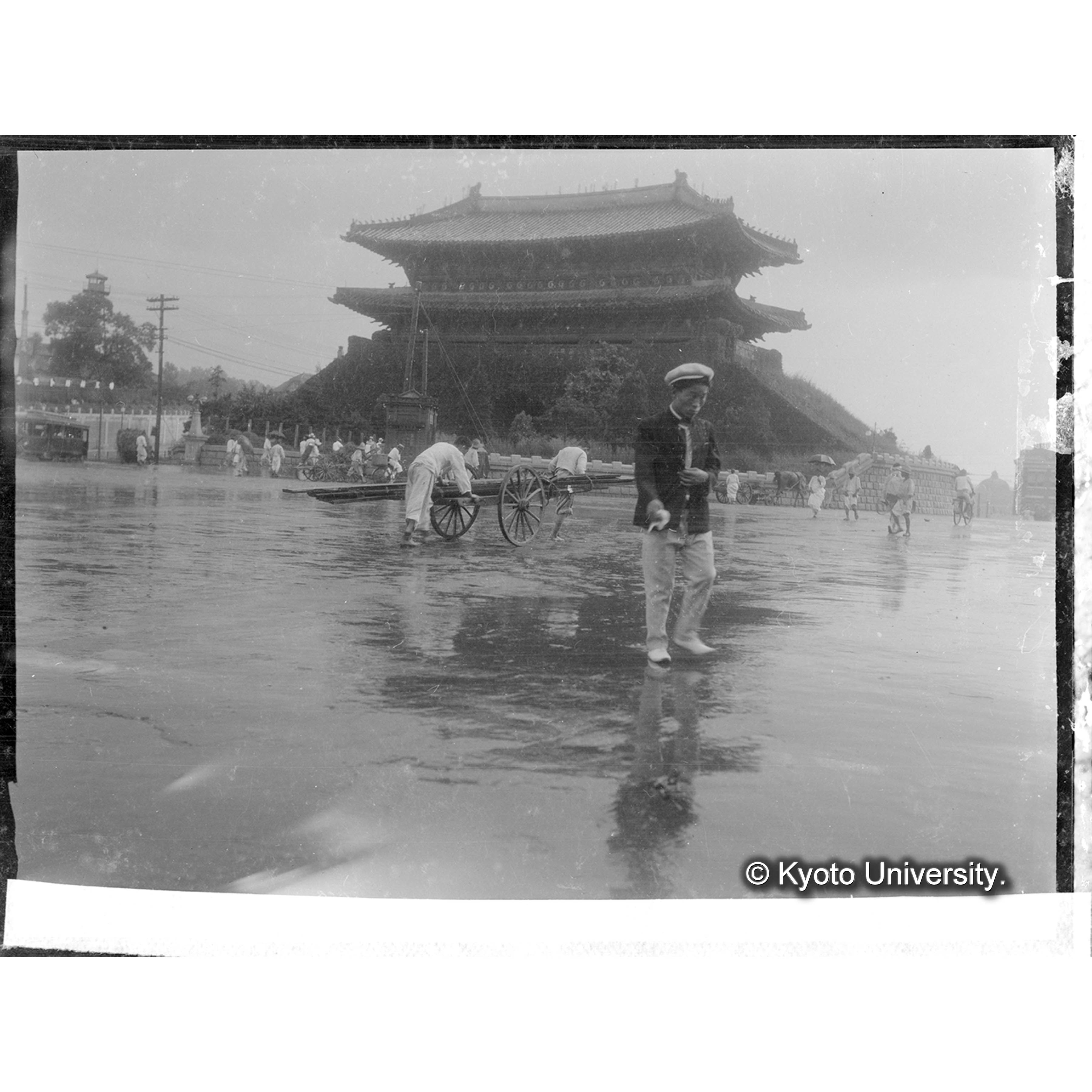 京城,南大門,雨中 (1)