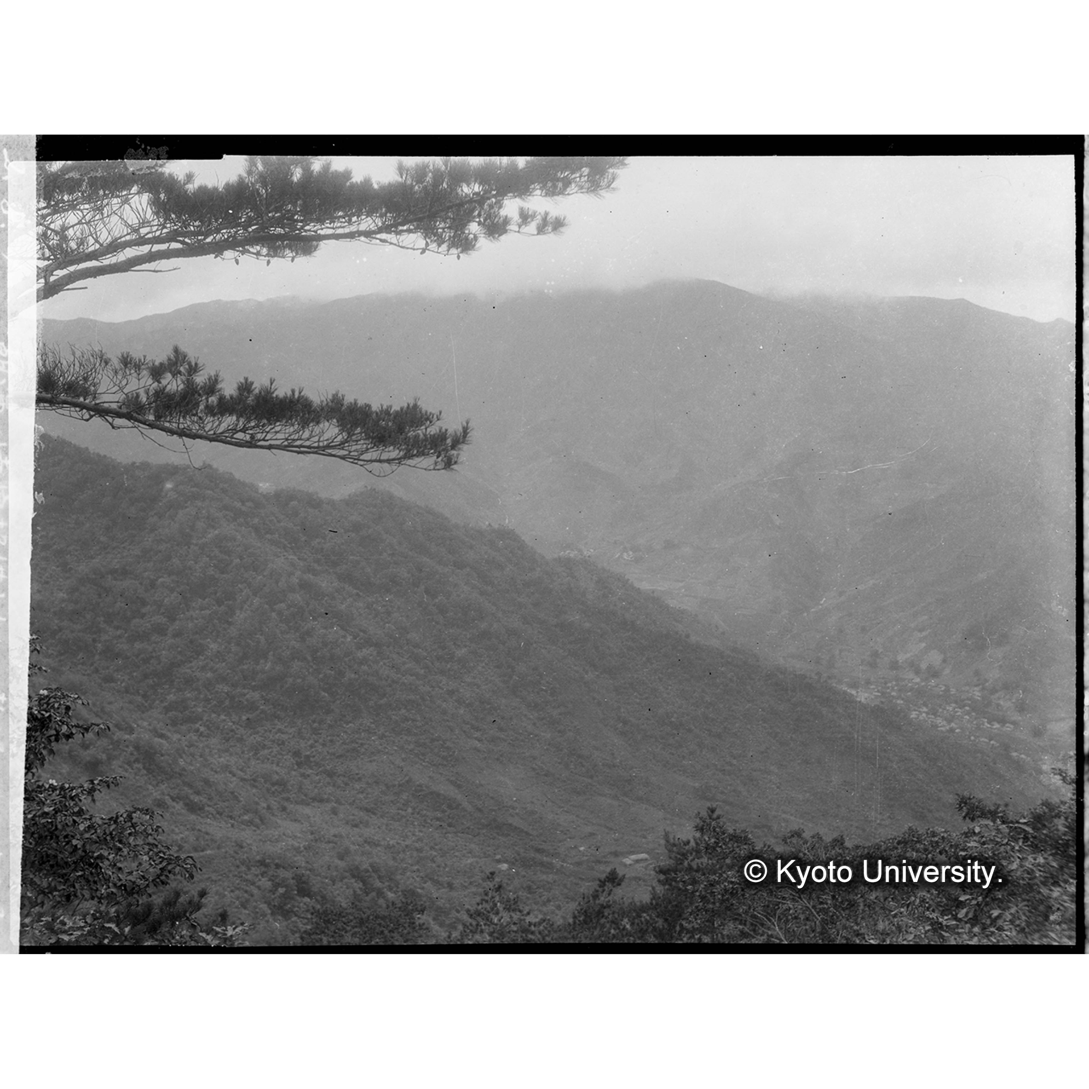 達宮榾場上方より乾燥小屋及達宮部落を望む (1)