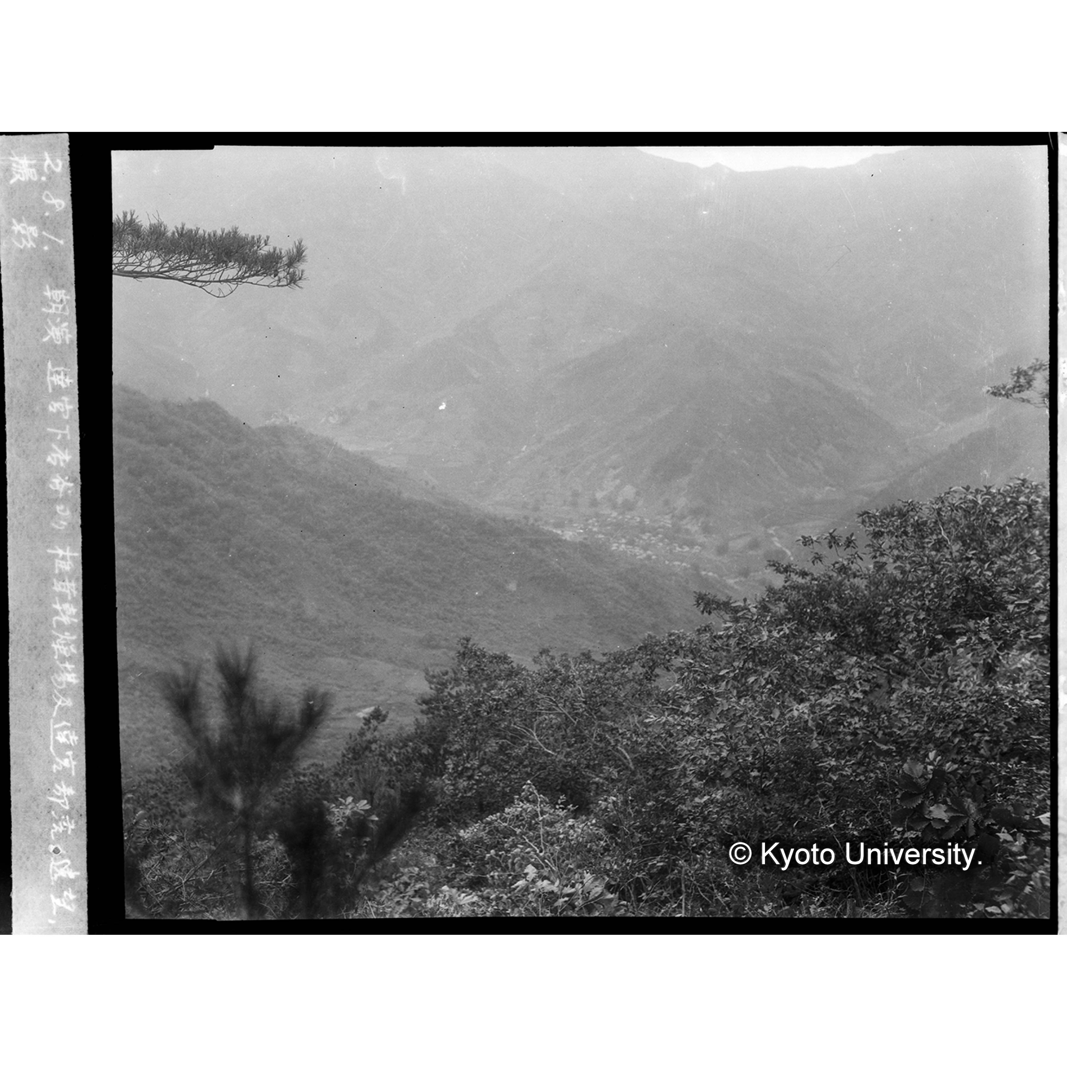 達宮榾場上方より椎茸乾燥場及達宮部落の遠望 (1)