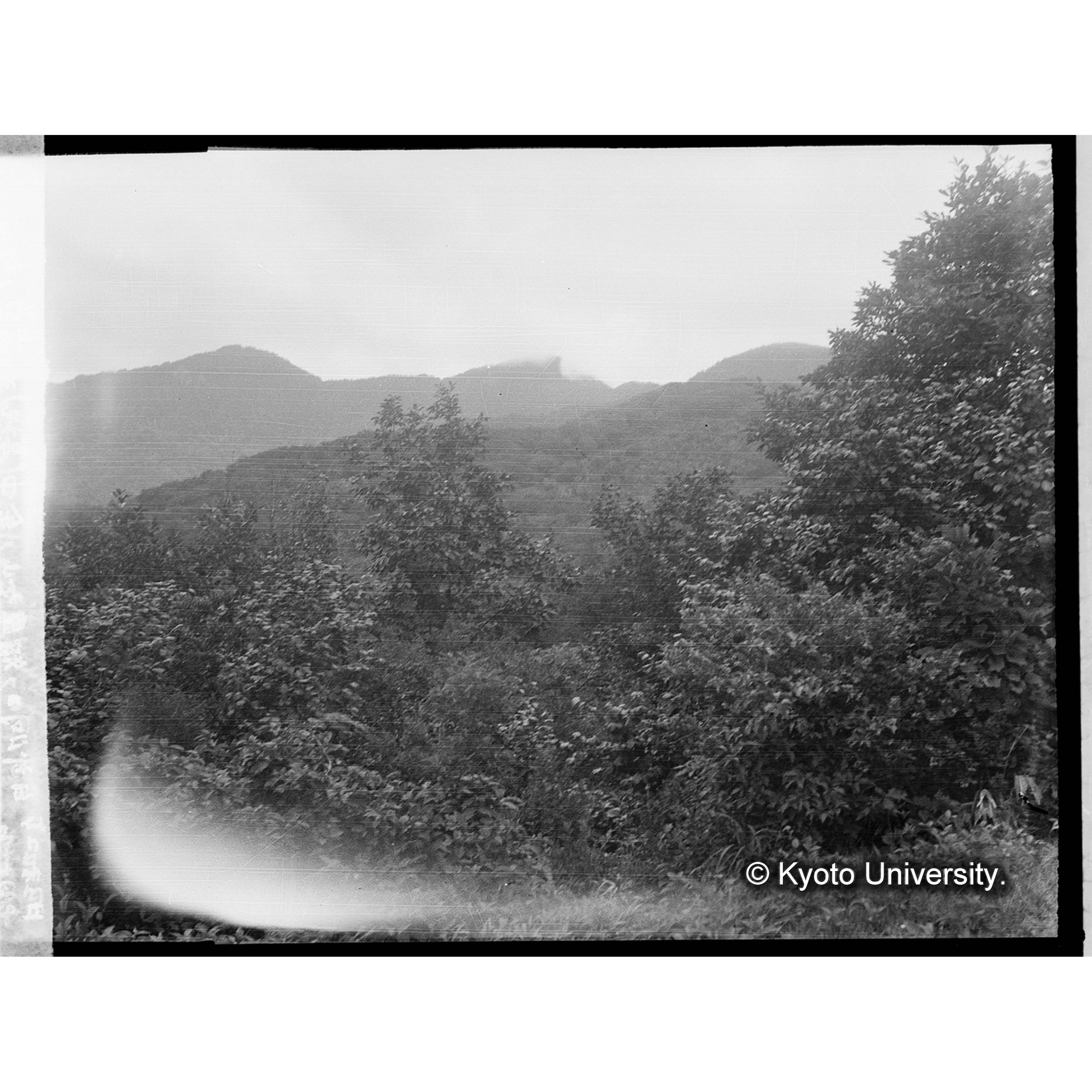 白武洞より智異登山途中(墓地)より上峯中峰を望む (1)