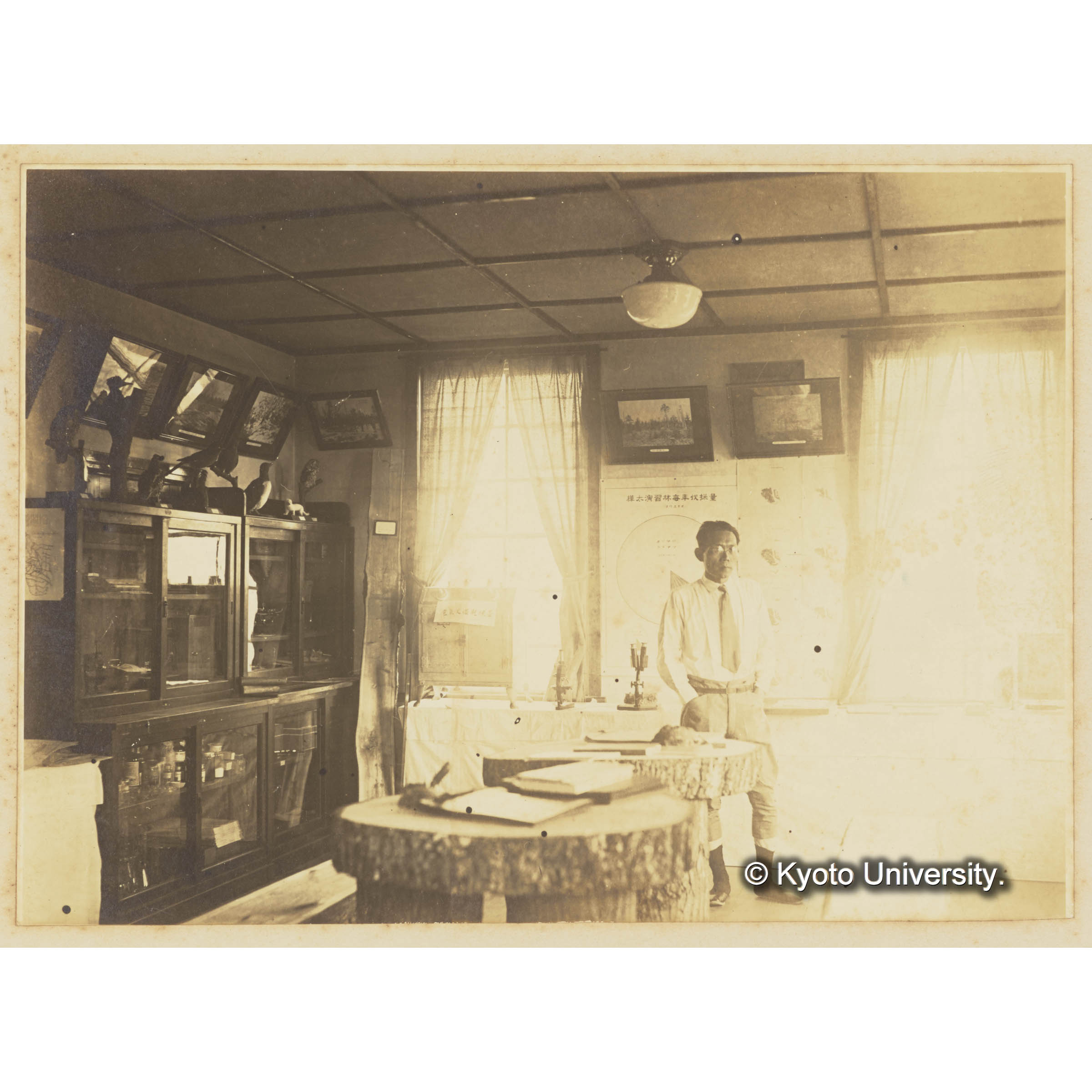 樺太演習林新築庁舎の内部と市河教授 (3)