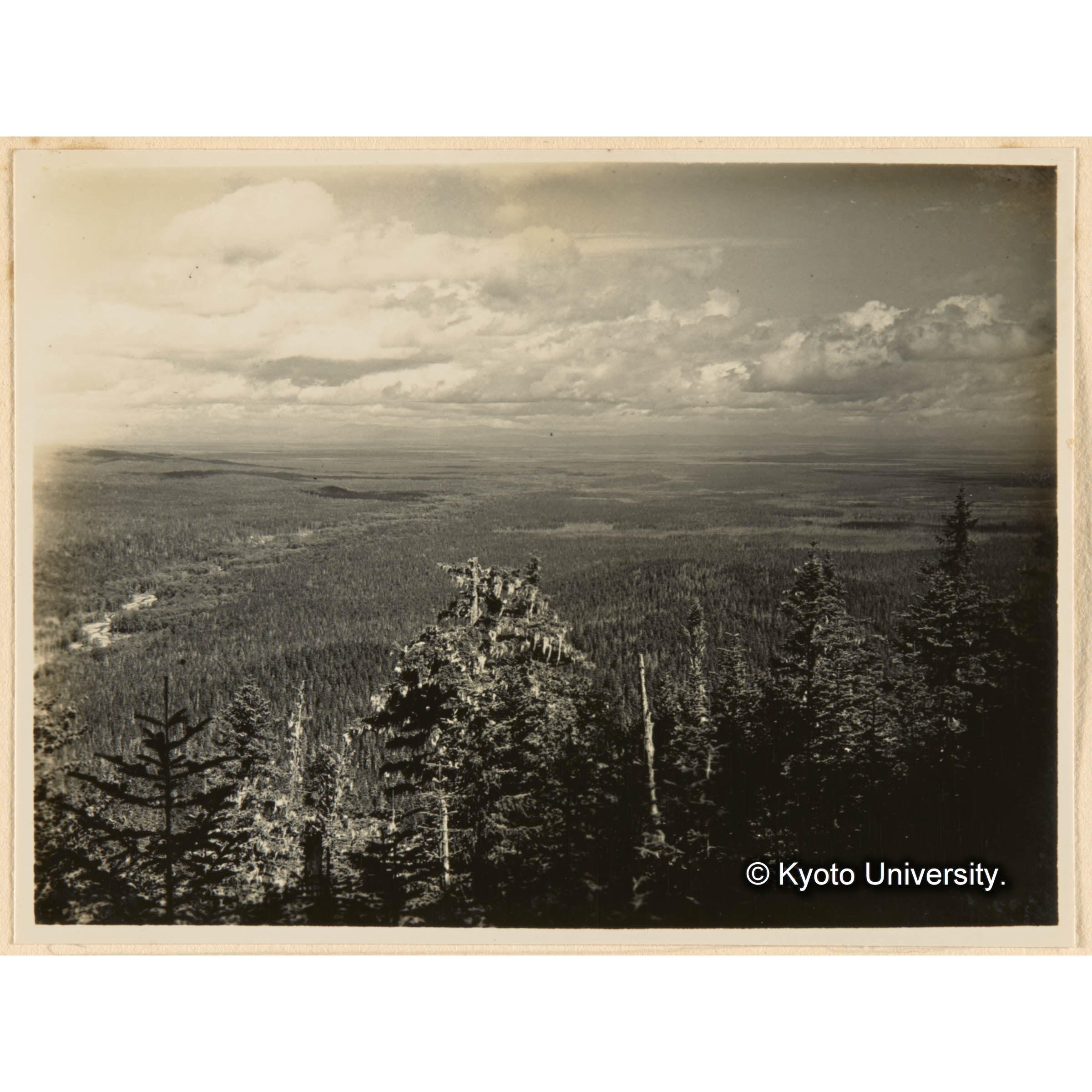 亜屯、前ノ沢流域峰通（海抜髙500m）ヨリ　昭和八年度 焼跡地ヲ望ム　左方ハ亜屯川　黒キ部分ハ雲ノ影 (1)