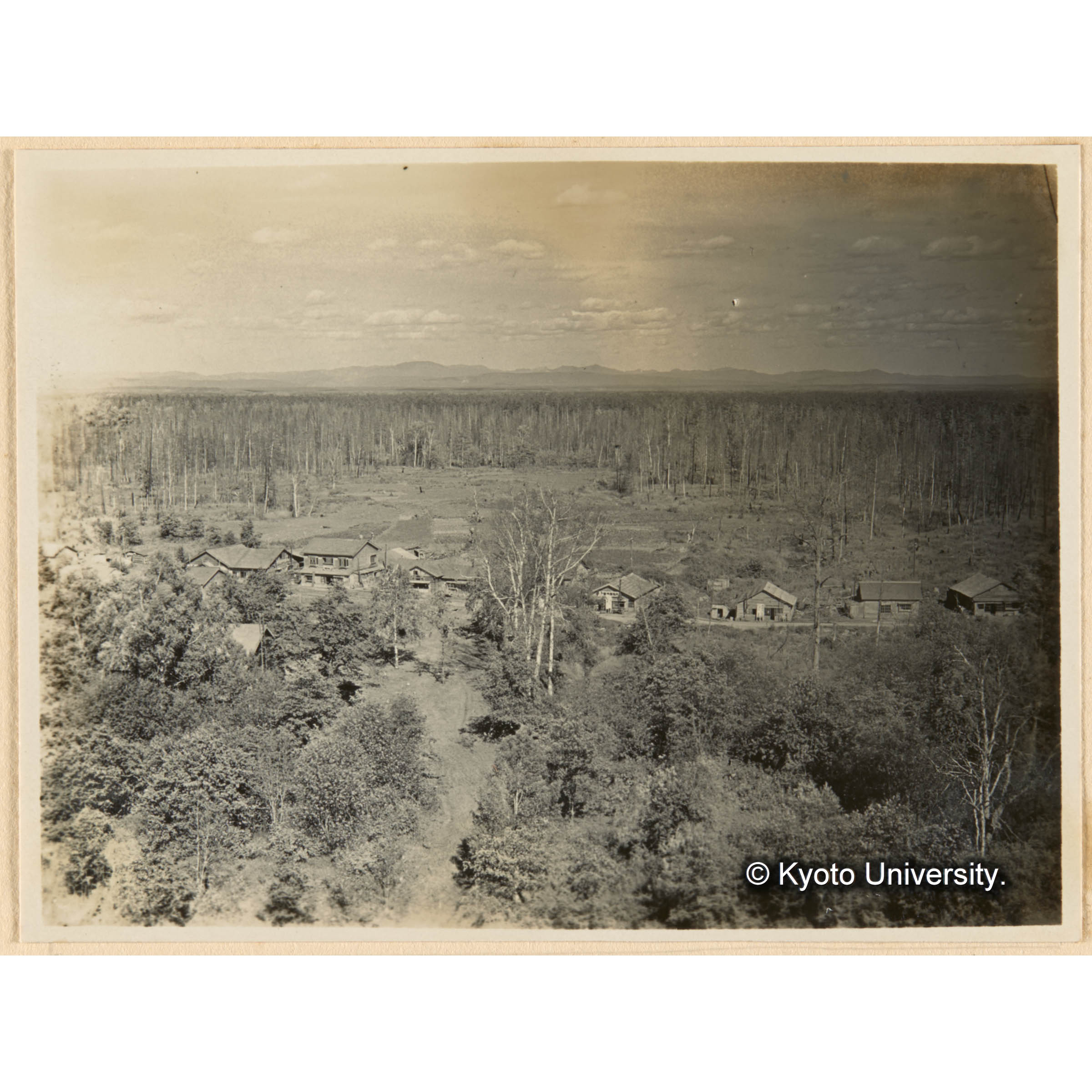 亜屯望樓上（地上32m）ヨリ亜屯部落、演習林作業所ヲ望ム (1)