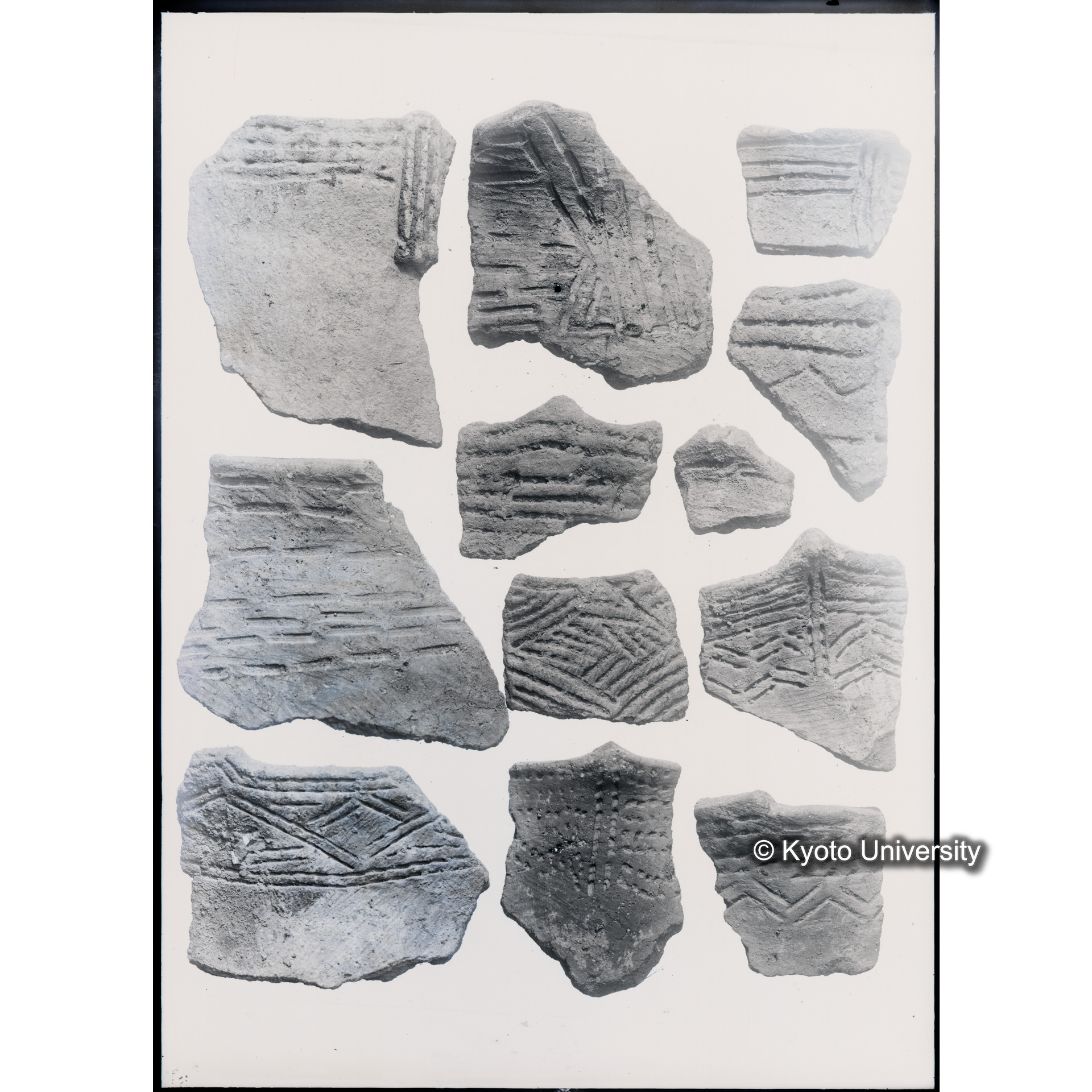 遺物（土器破片4） (1)