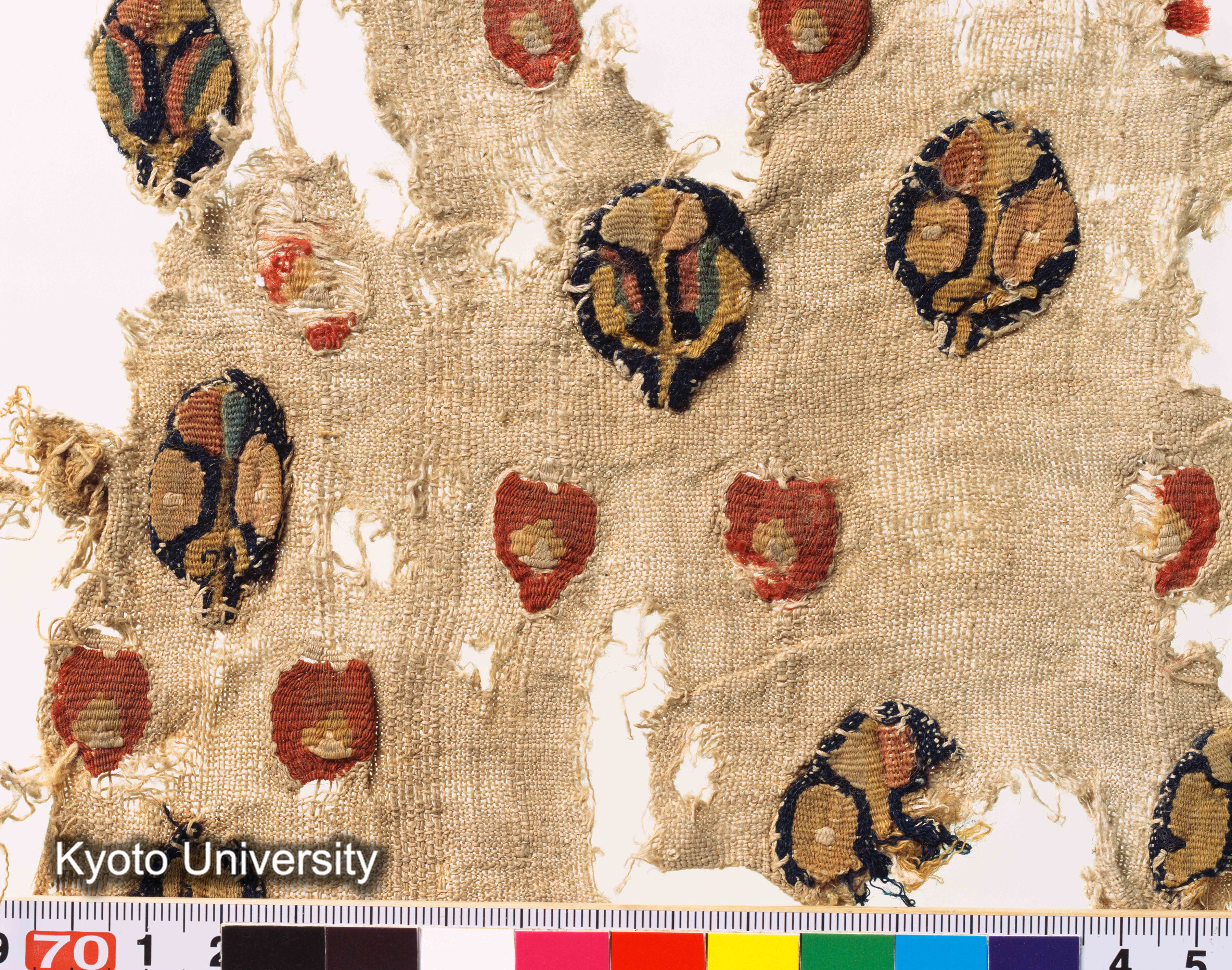 01-004_Textiles003e_p143-144 (1)