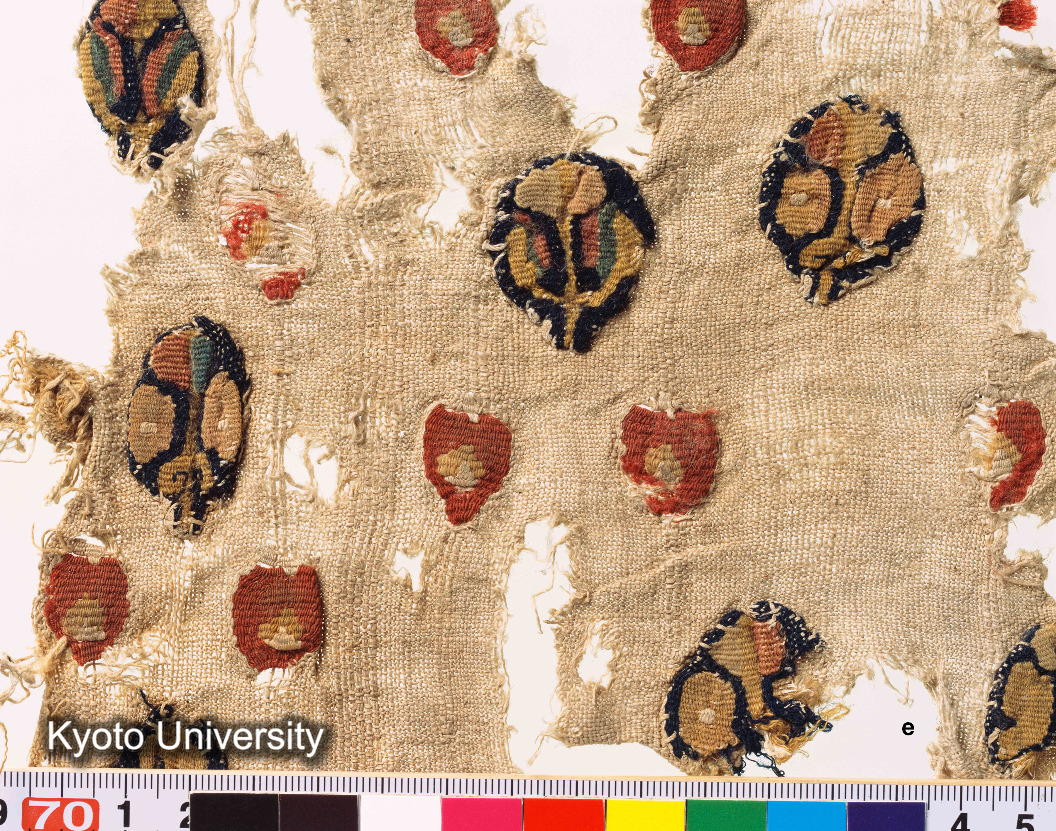 01-004_Textiles003e_p143-144 (2)