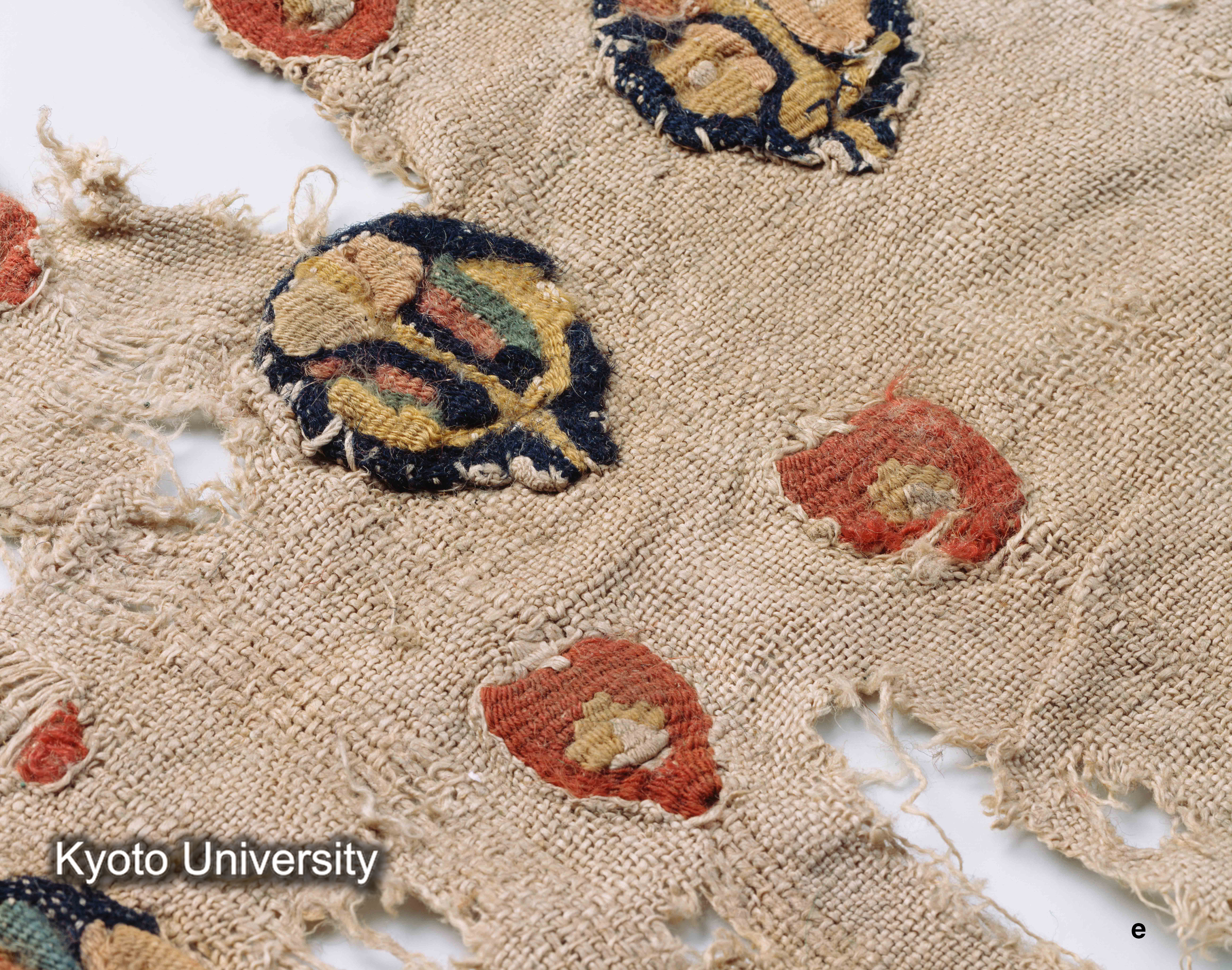 01-005_Textiles003e_p143-144 (2)