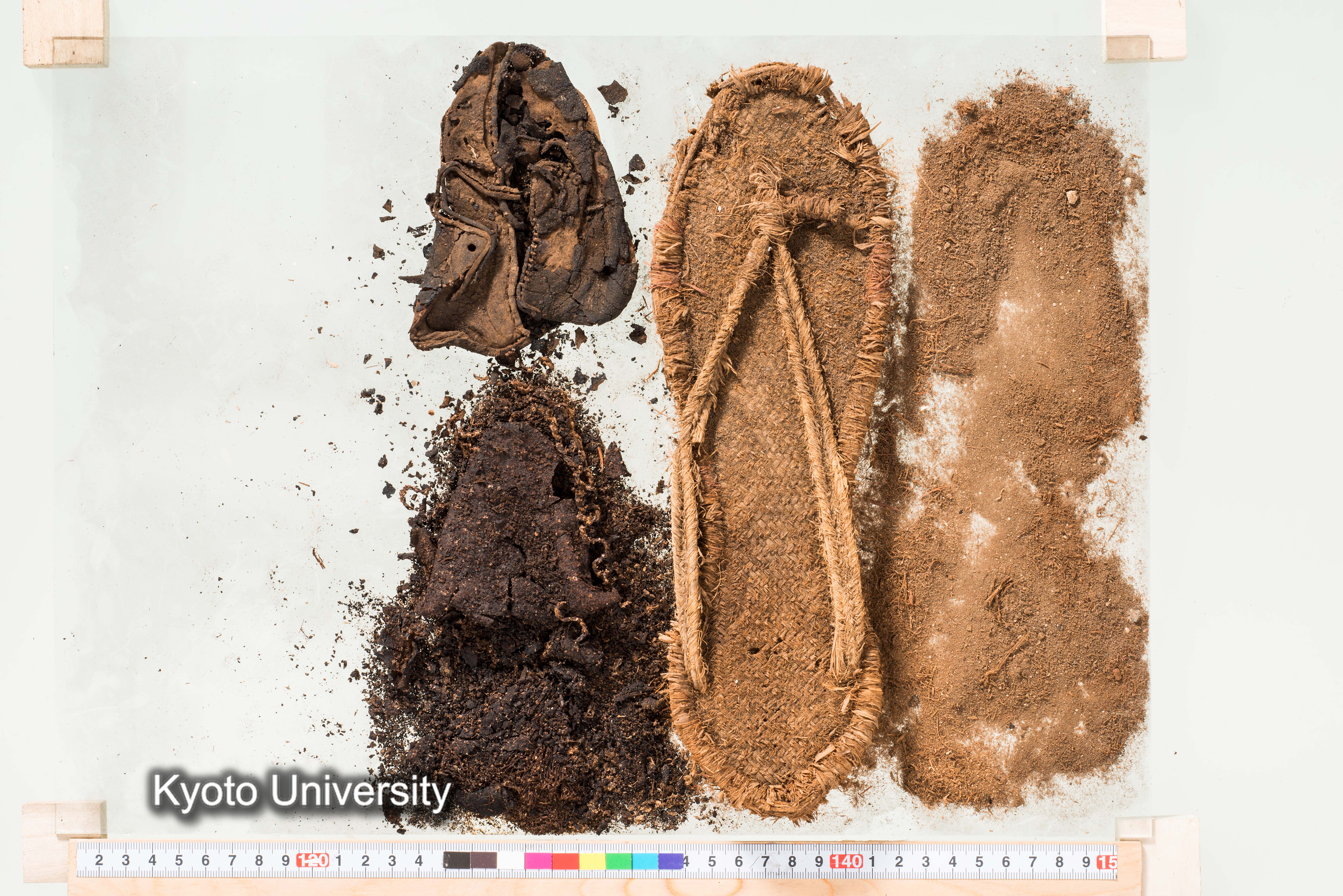 11-002_Textiles005+Leather Objects002_p143+145 (1)