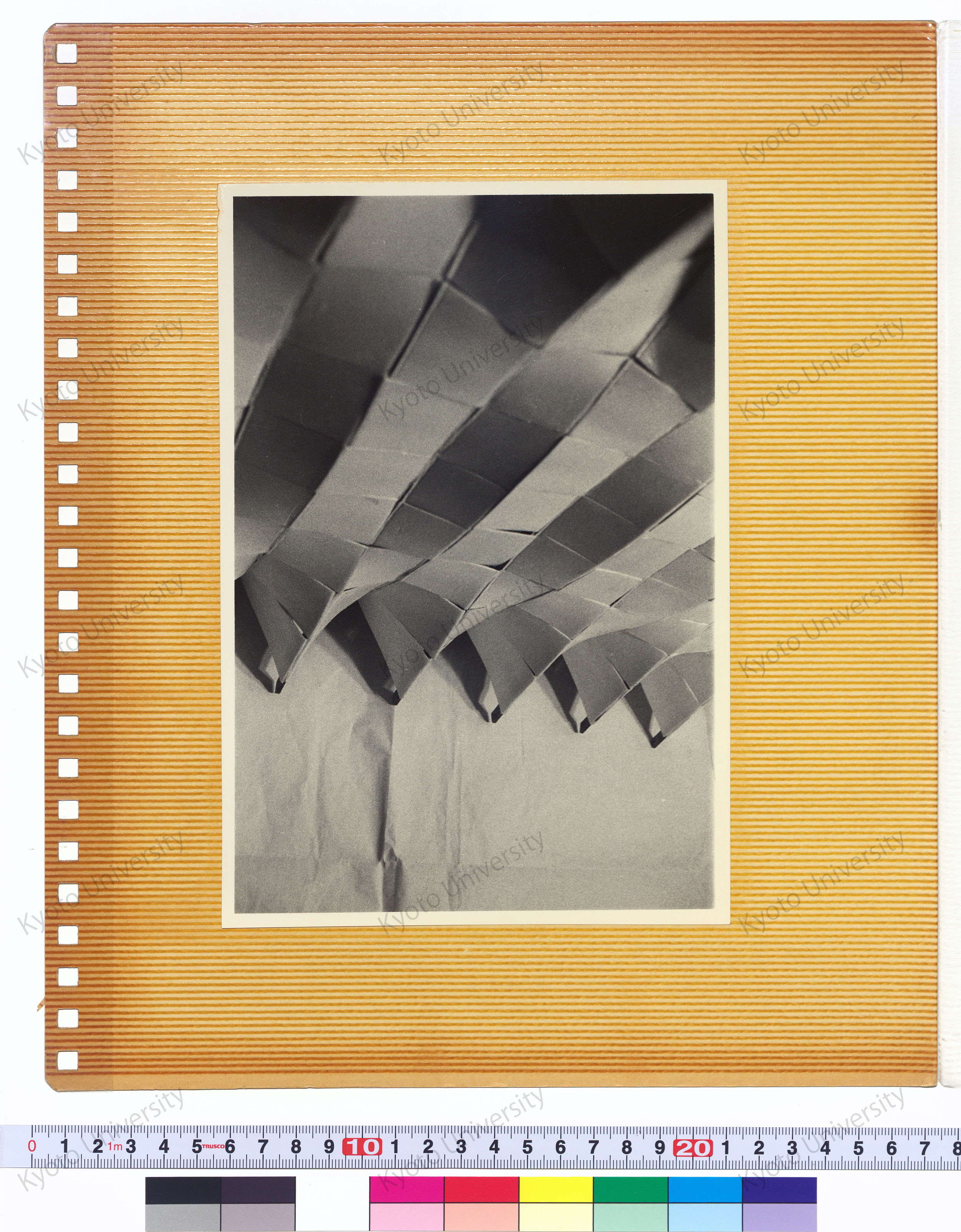 集会室 模型（1:50）──屋根・天井 粘土模型（1:100） (2)