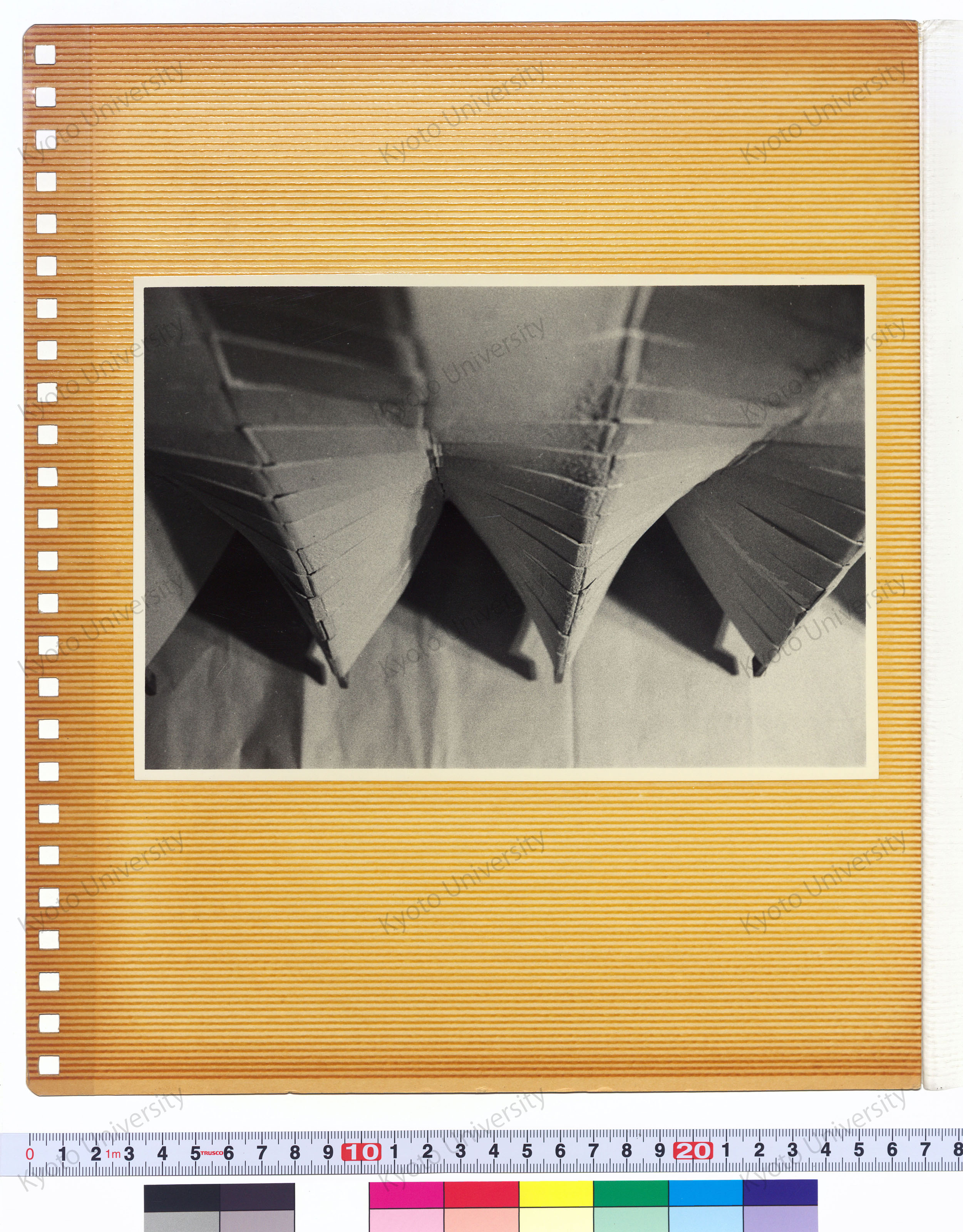 集会室 模型（1:50）──屋根・天井 粘土模型（1:100） (6)