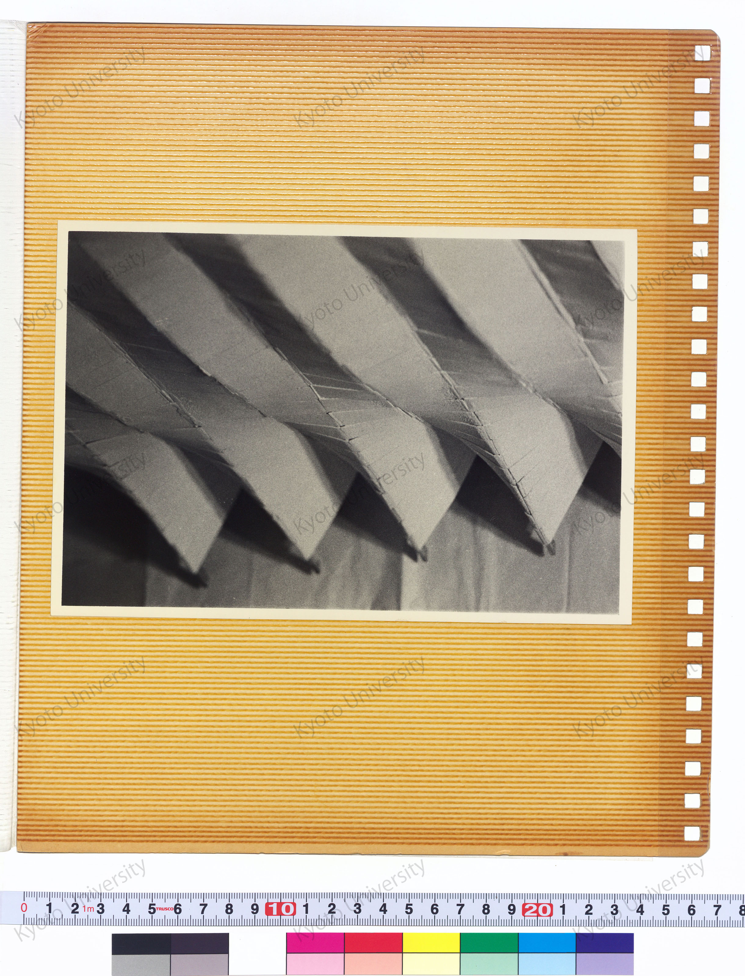 集会室 模型（1:50）──屋根・天井 粘土模型（1:100） (7)