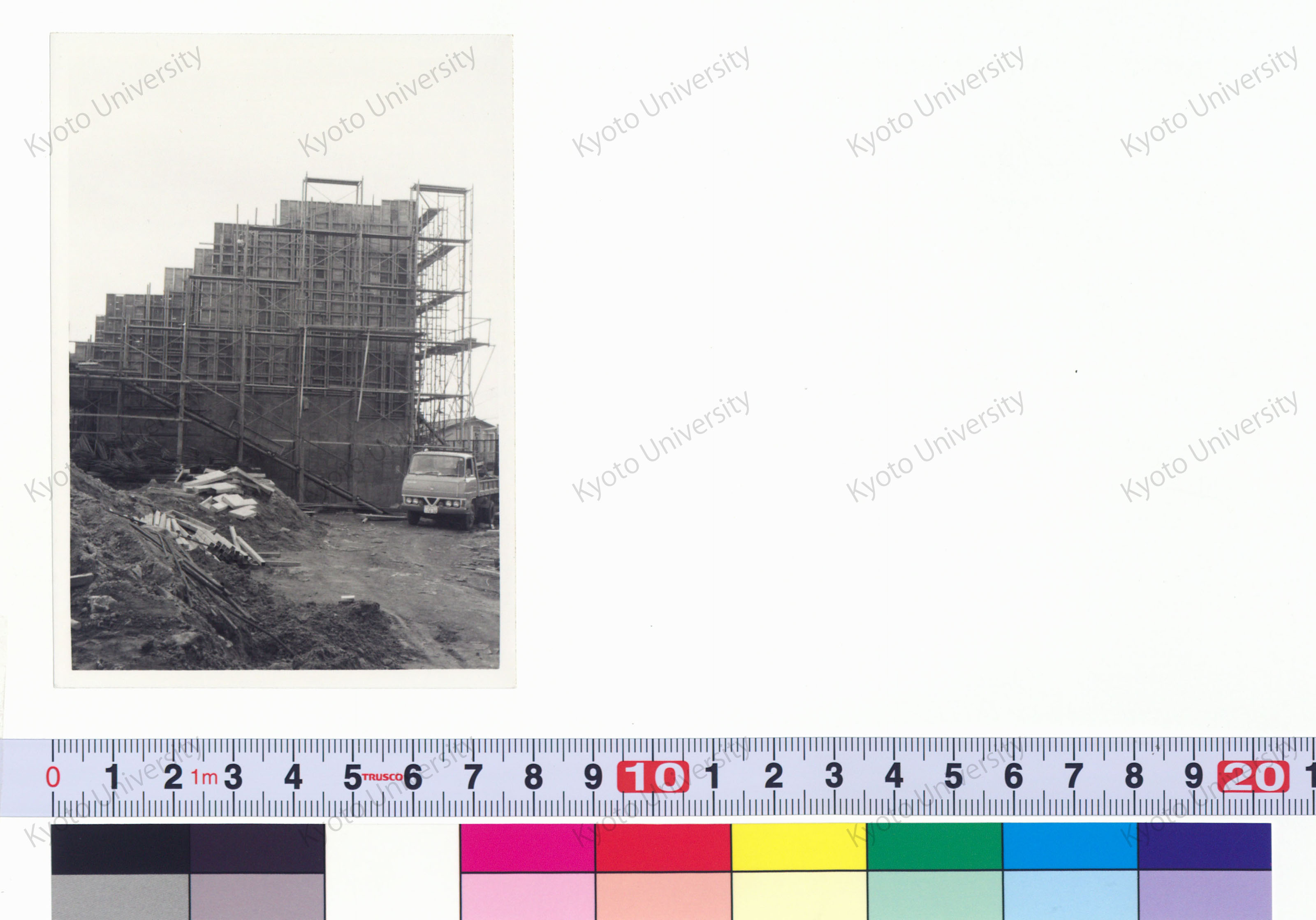 ［京都大学総合体育館］ (1)