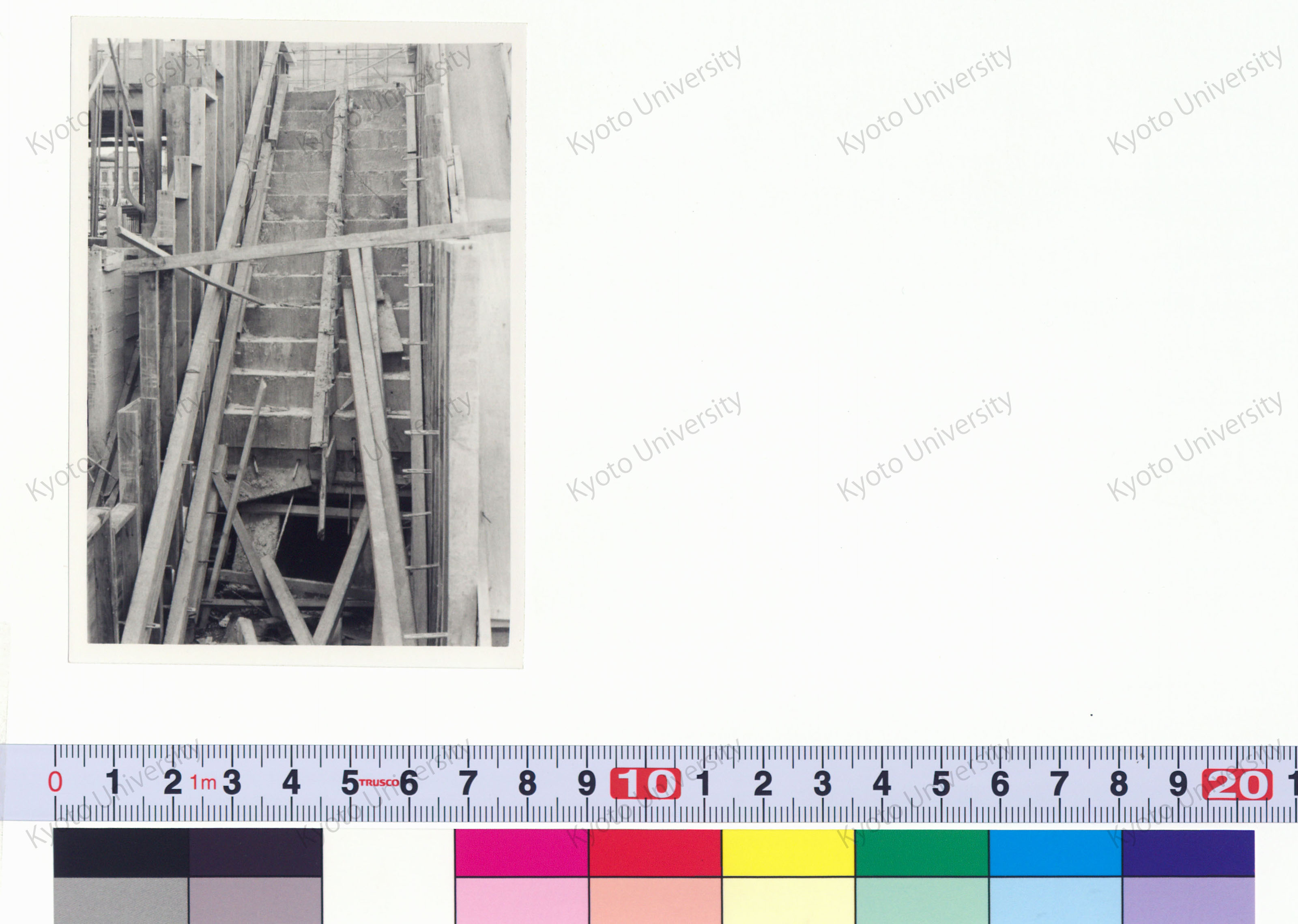 ［京都大学総合体育館］ (35)