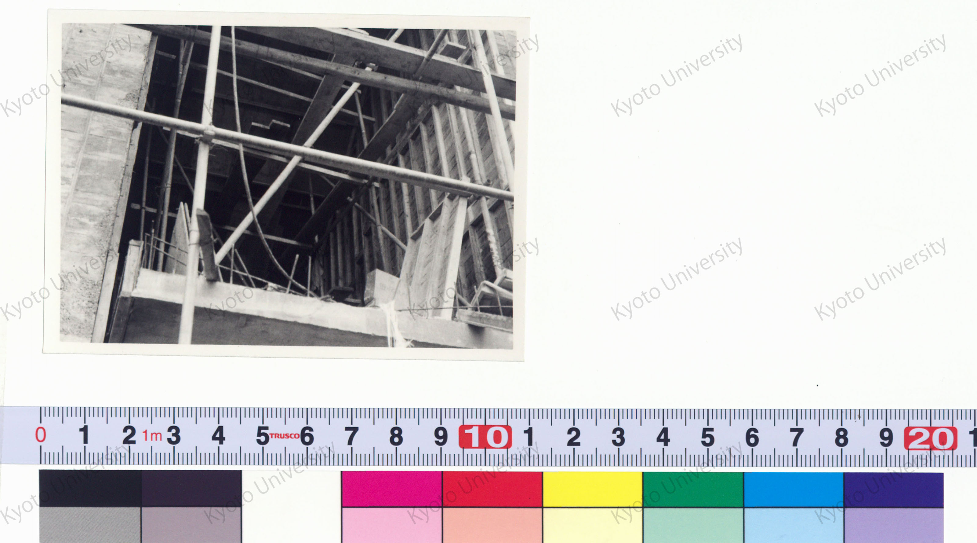 ［京都大学総合体育館］ (40)
