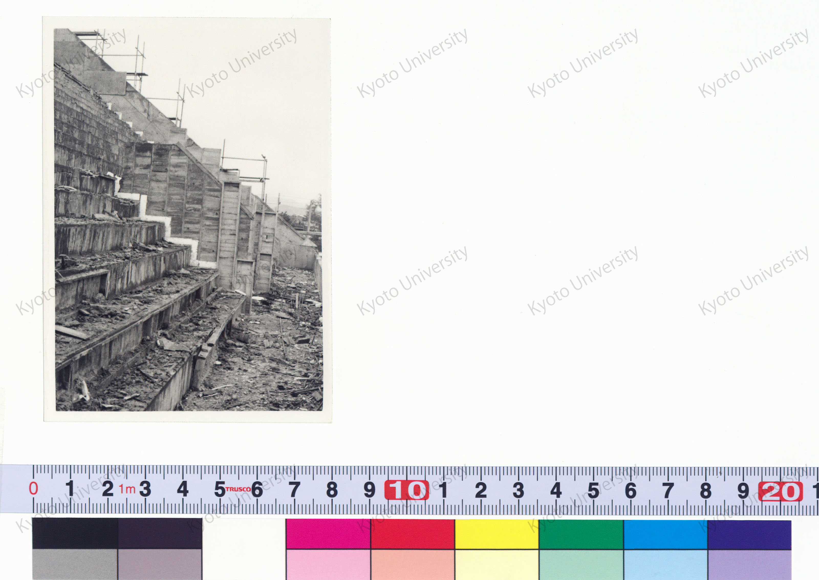 ［京都大学総合体育館］ (43)