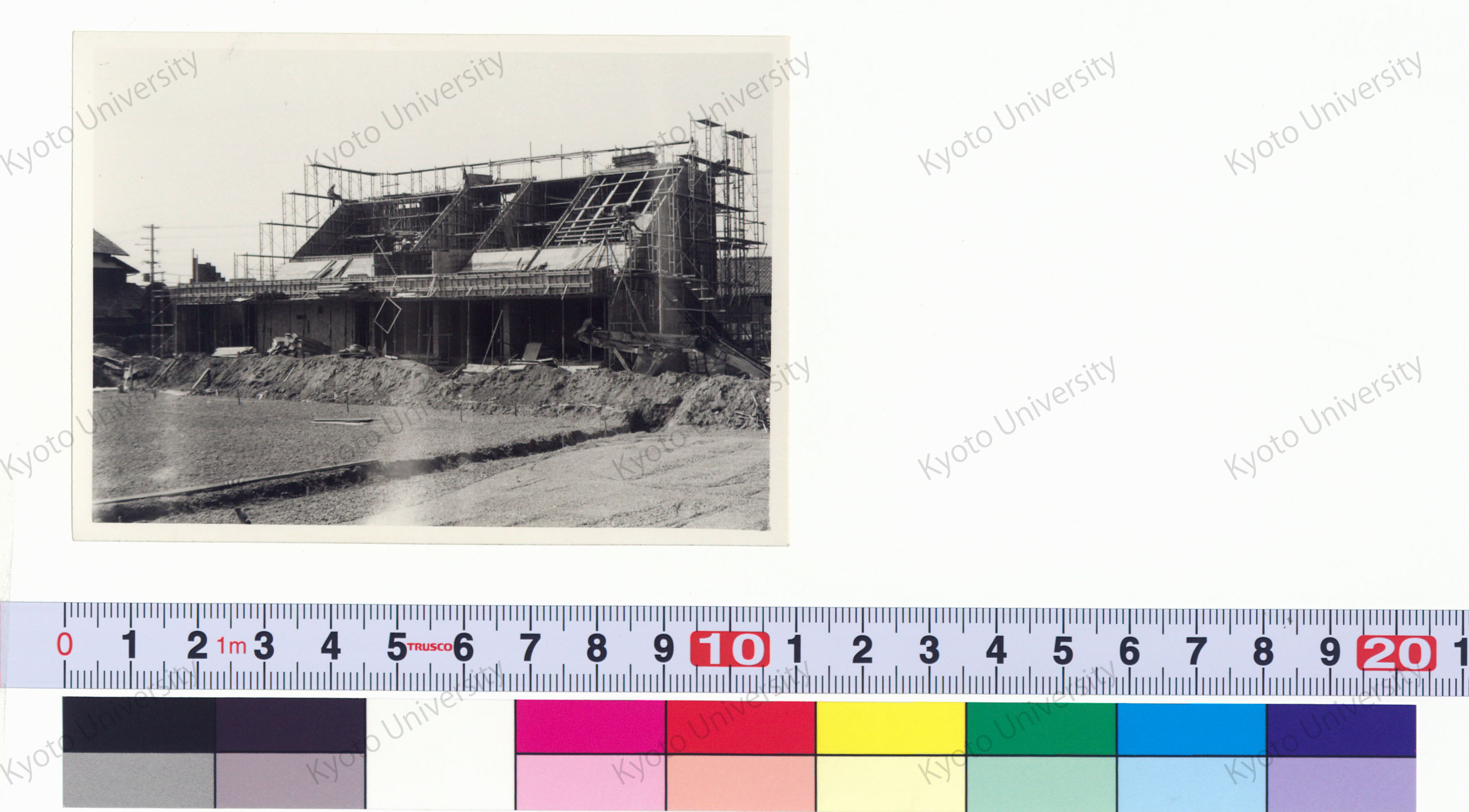 ［京都大学総合体育館］ (1)