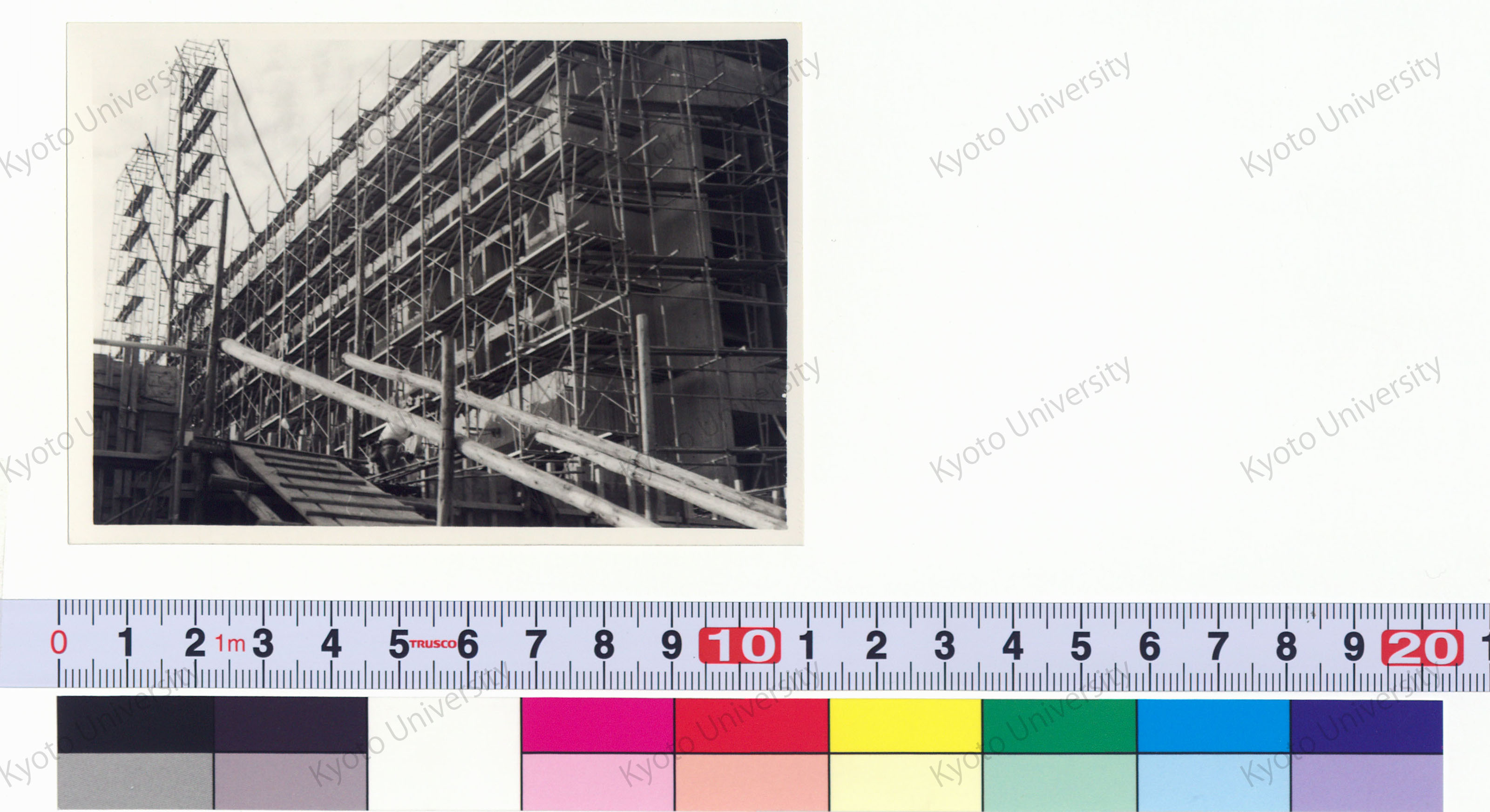 ［京都大学総合体育館］ (37)